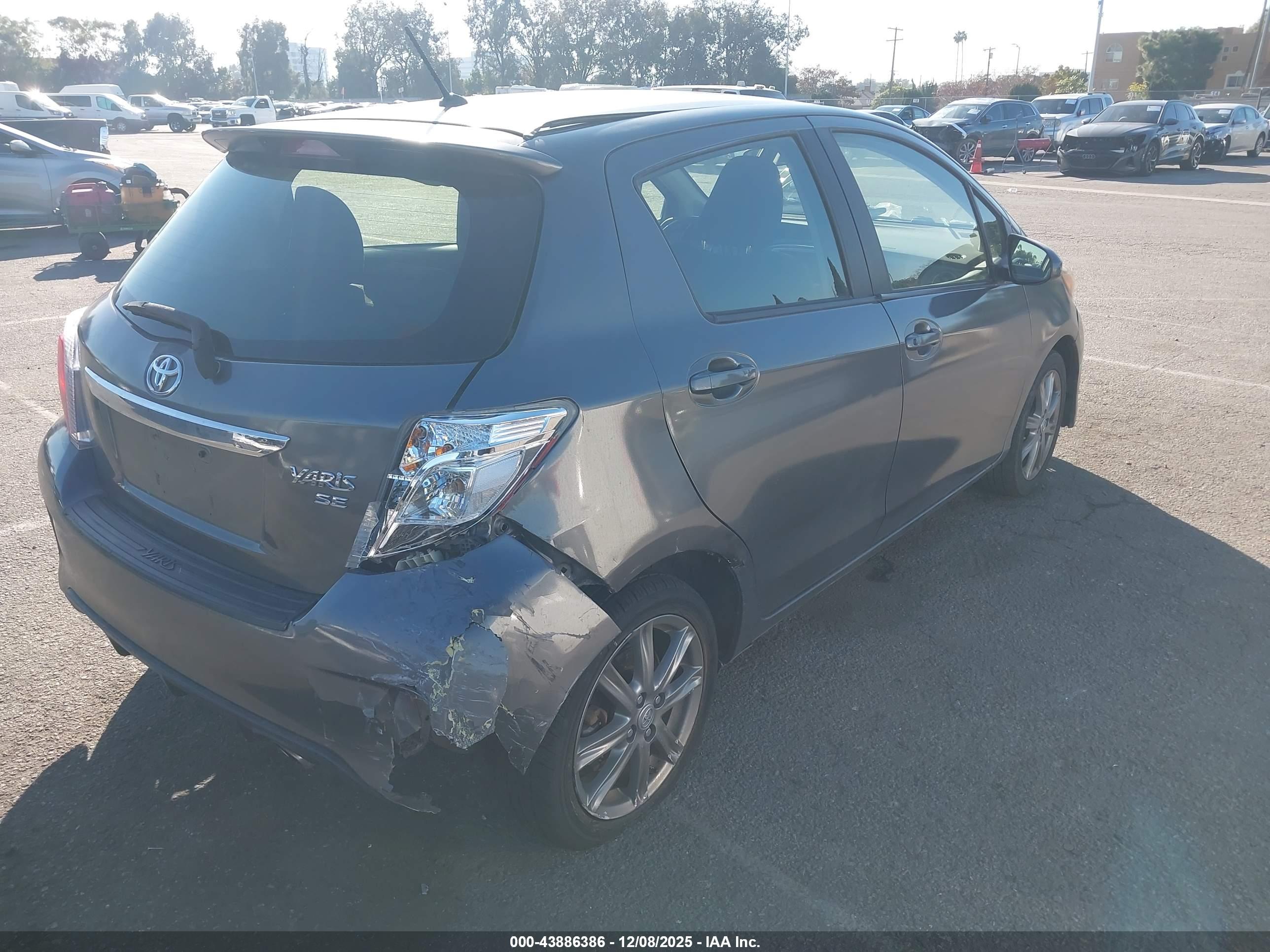 TOYOTA YARIS image 4