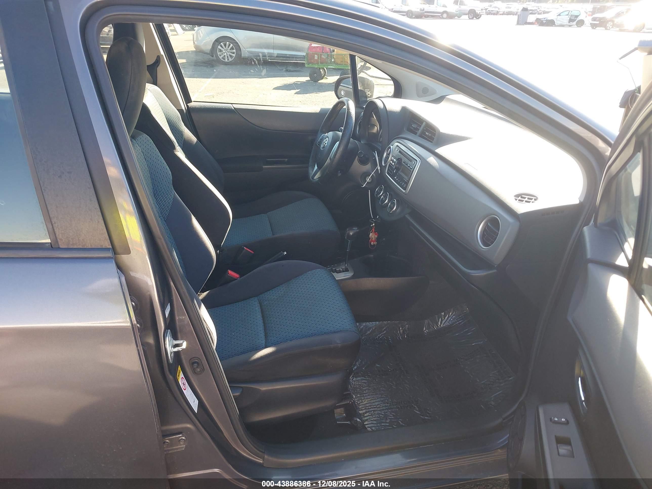 TOYOTA YARIS image 5