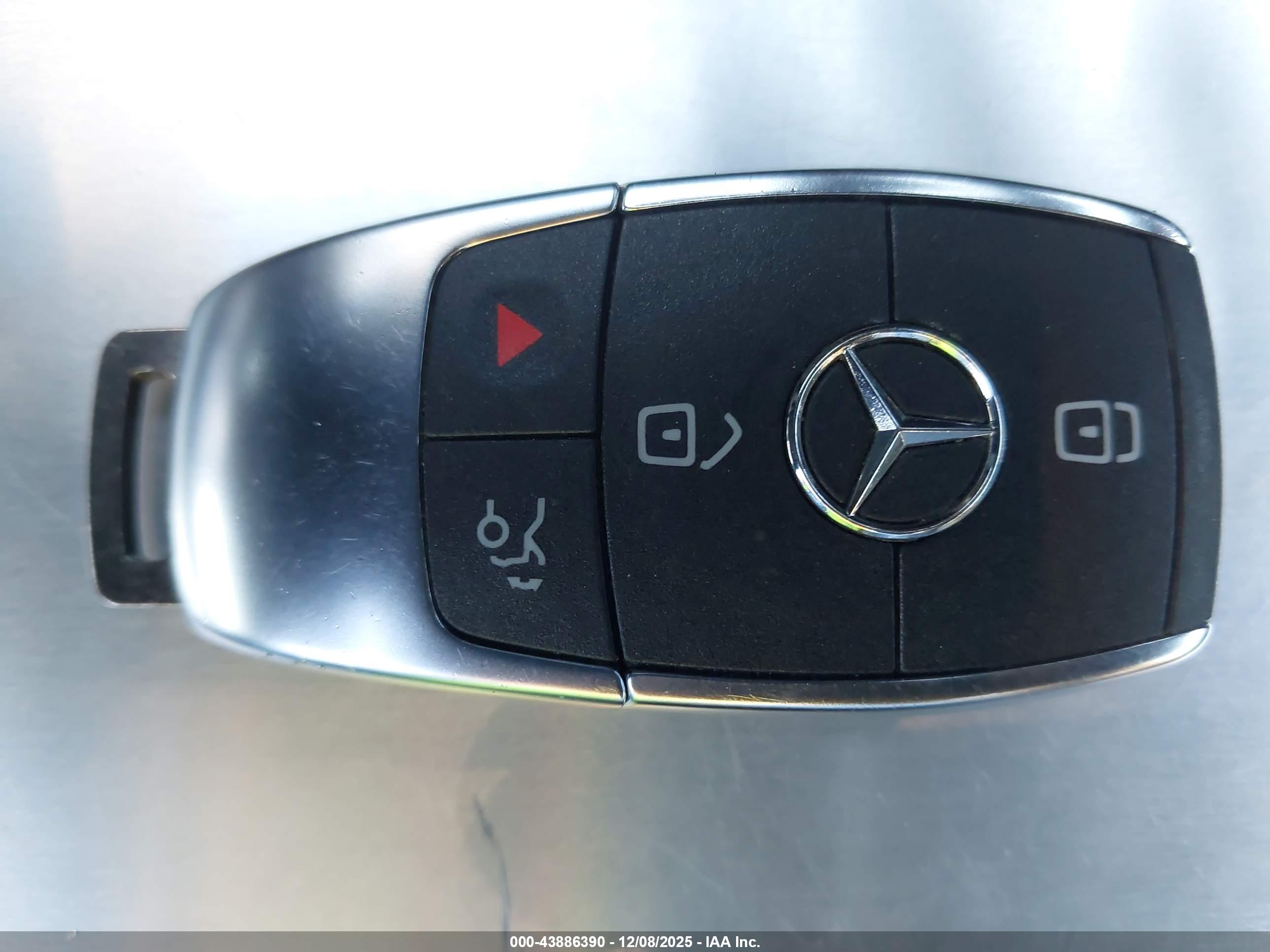 MERCEDES-BENZ EQB image 11