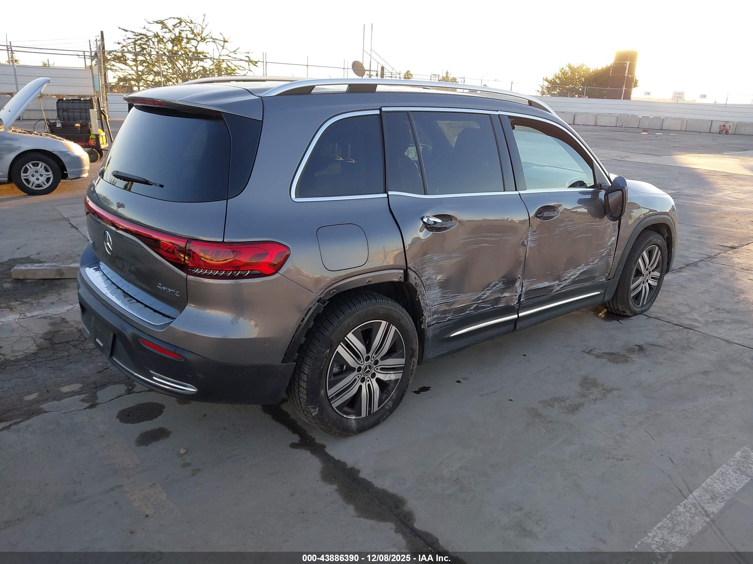 MERCEDES-BENZ EQB image 4