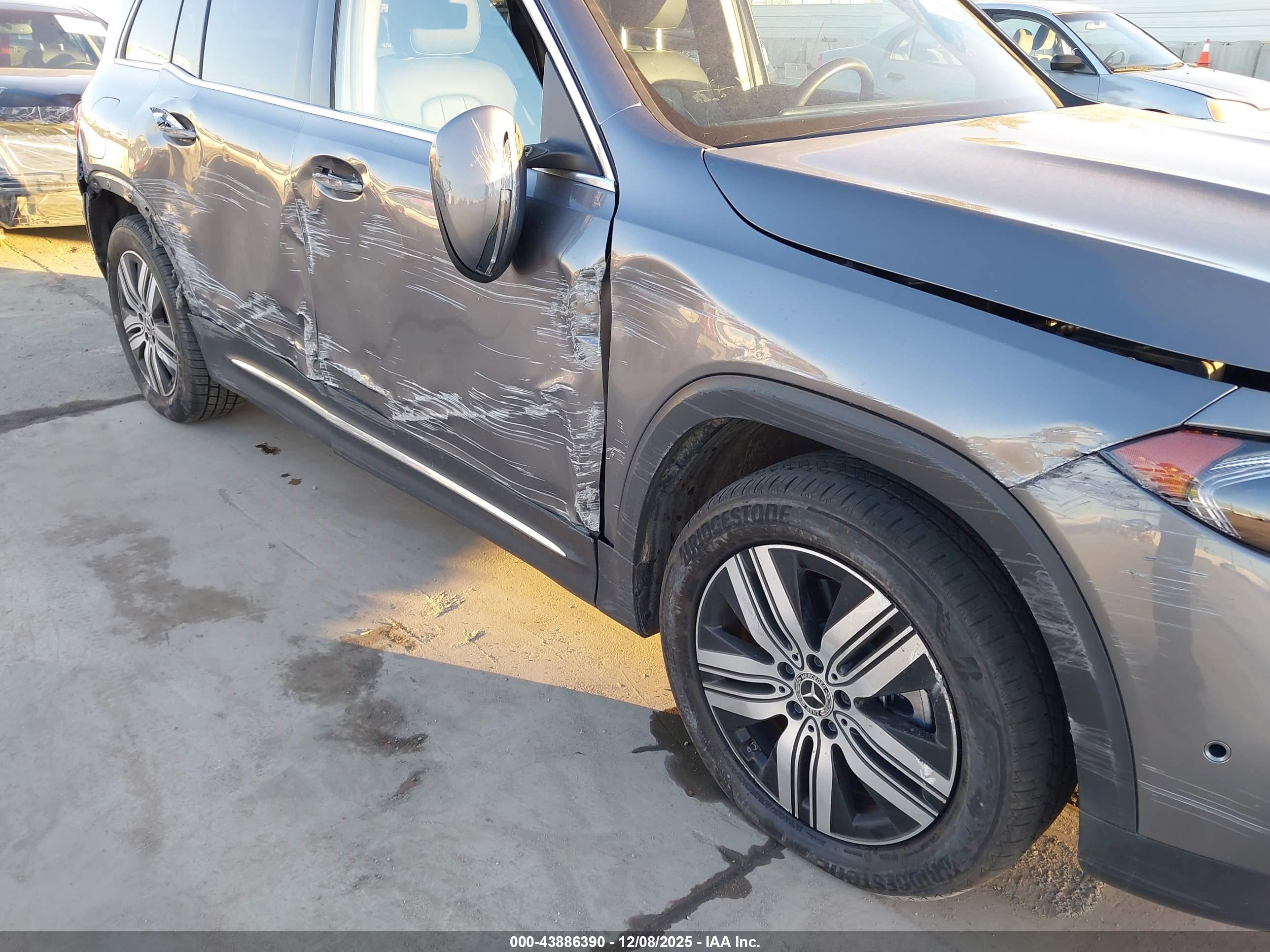 MERCEDES-BENZ EQB image 6