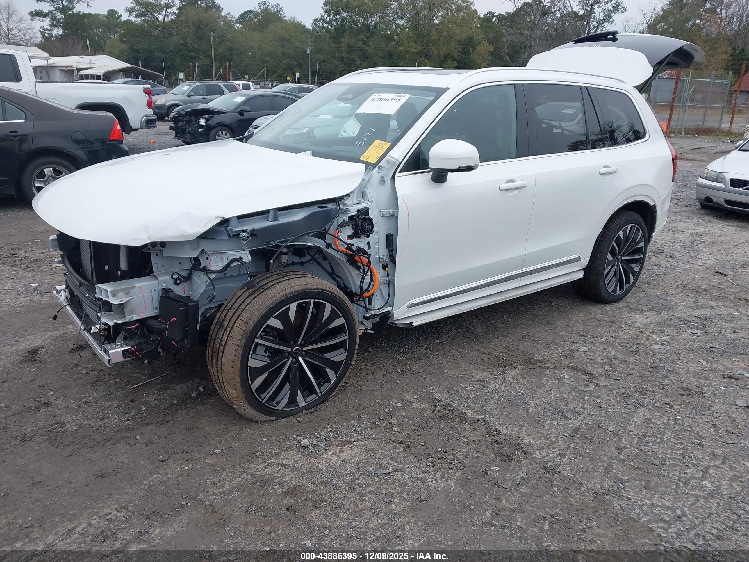 VOLVO XC90 image 2