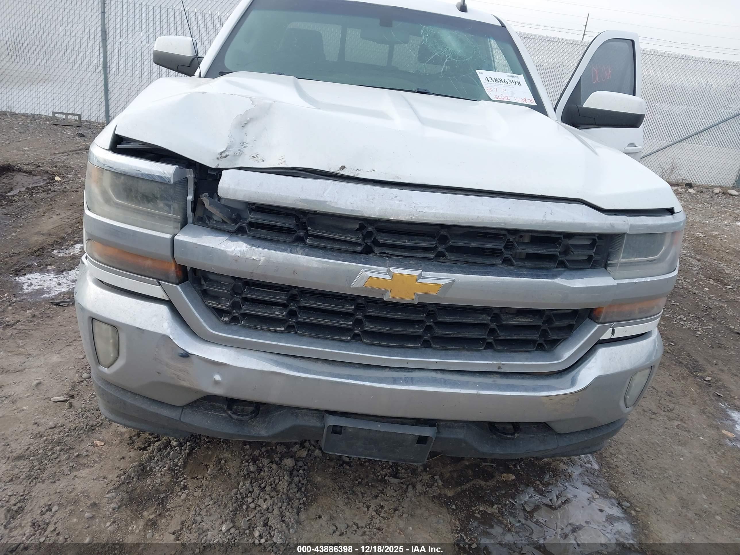 CHEVROLET SILVERADO image 6