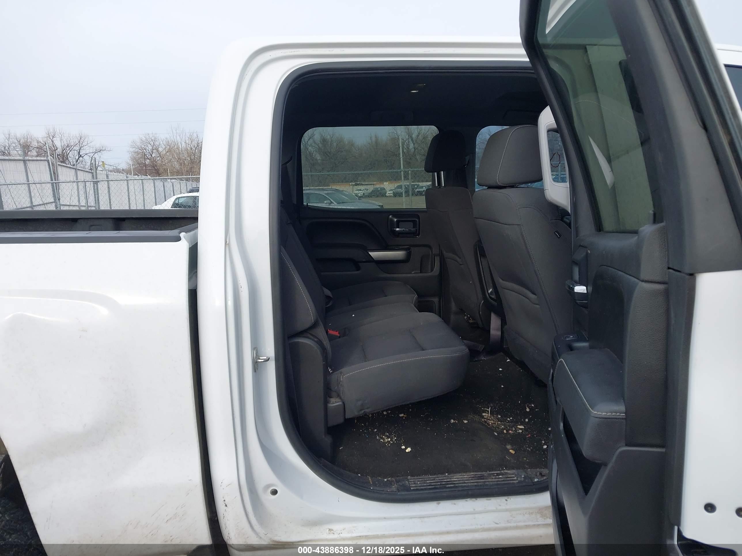 CHEVROLET SILVERADO image 8