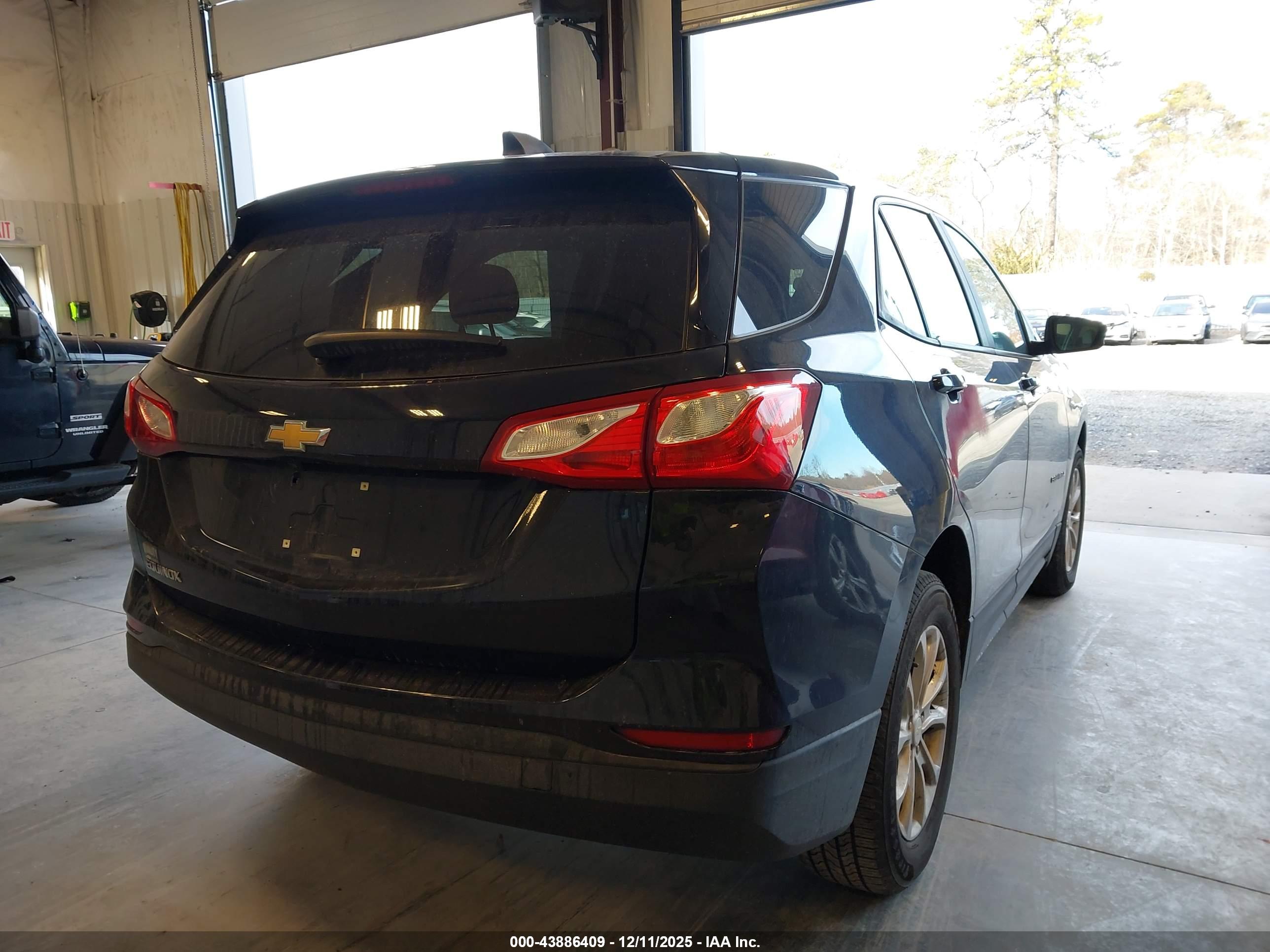 CHEVROLET EQUINOX image 4