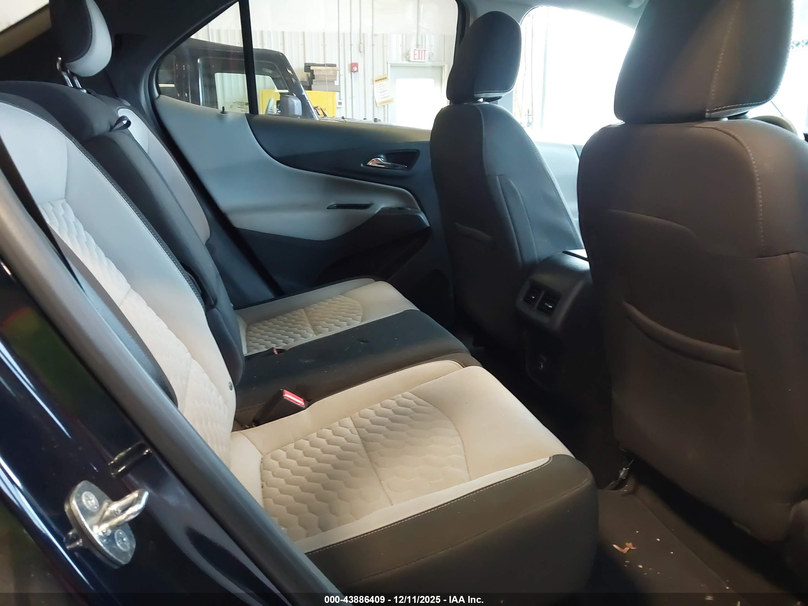 CHEVROLET EQUINOX image 8