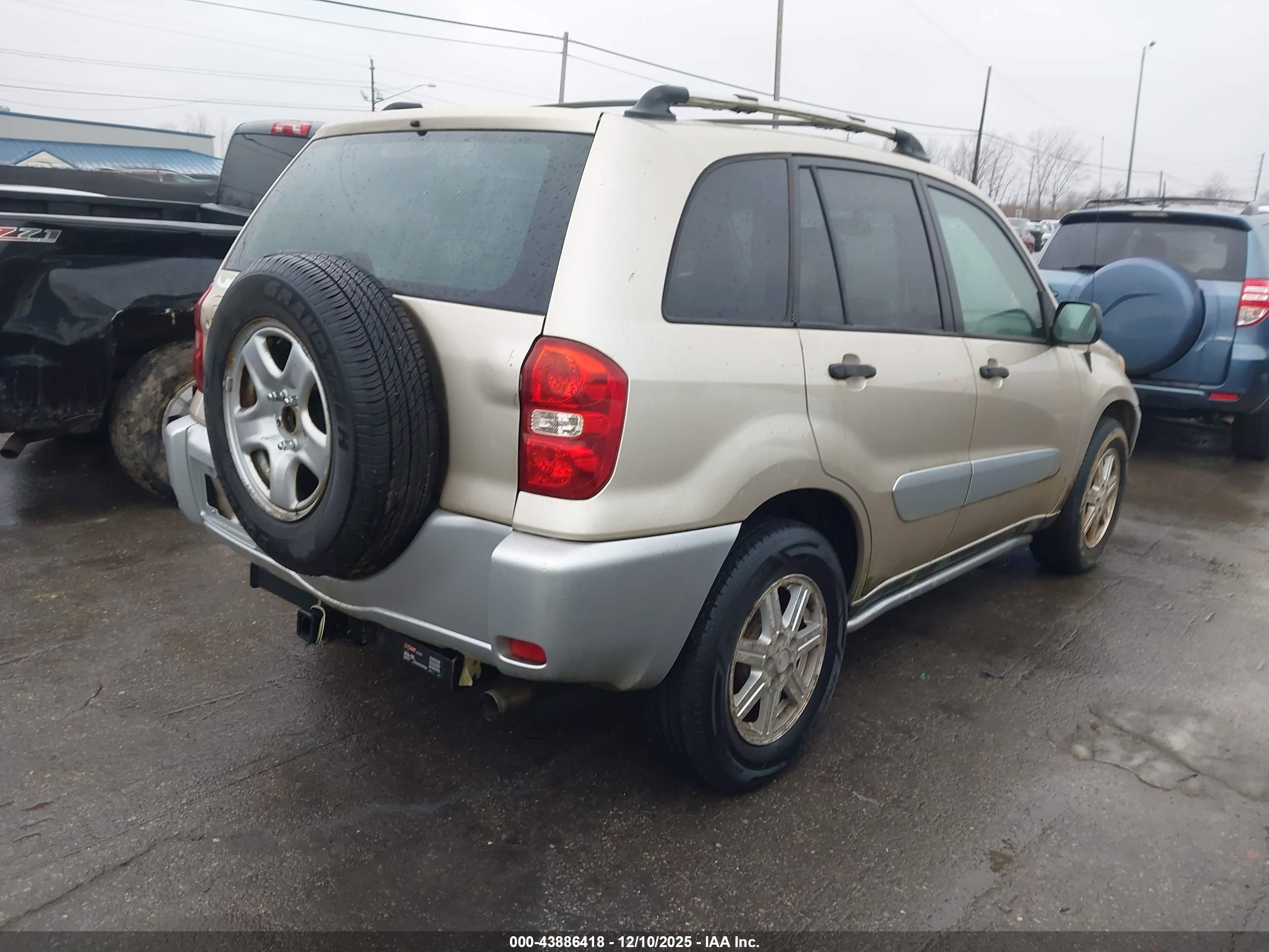 TOYOTA RAV4 image 4