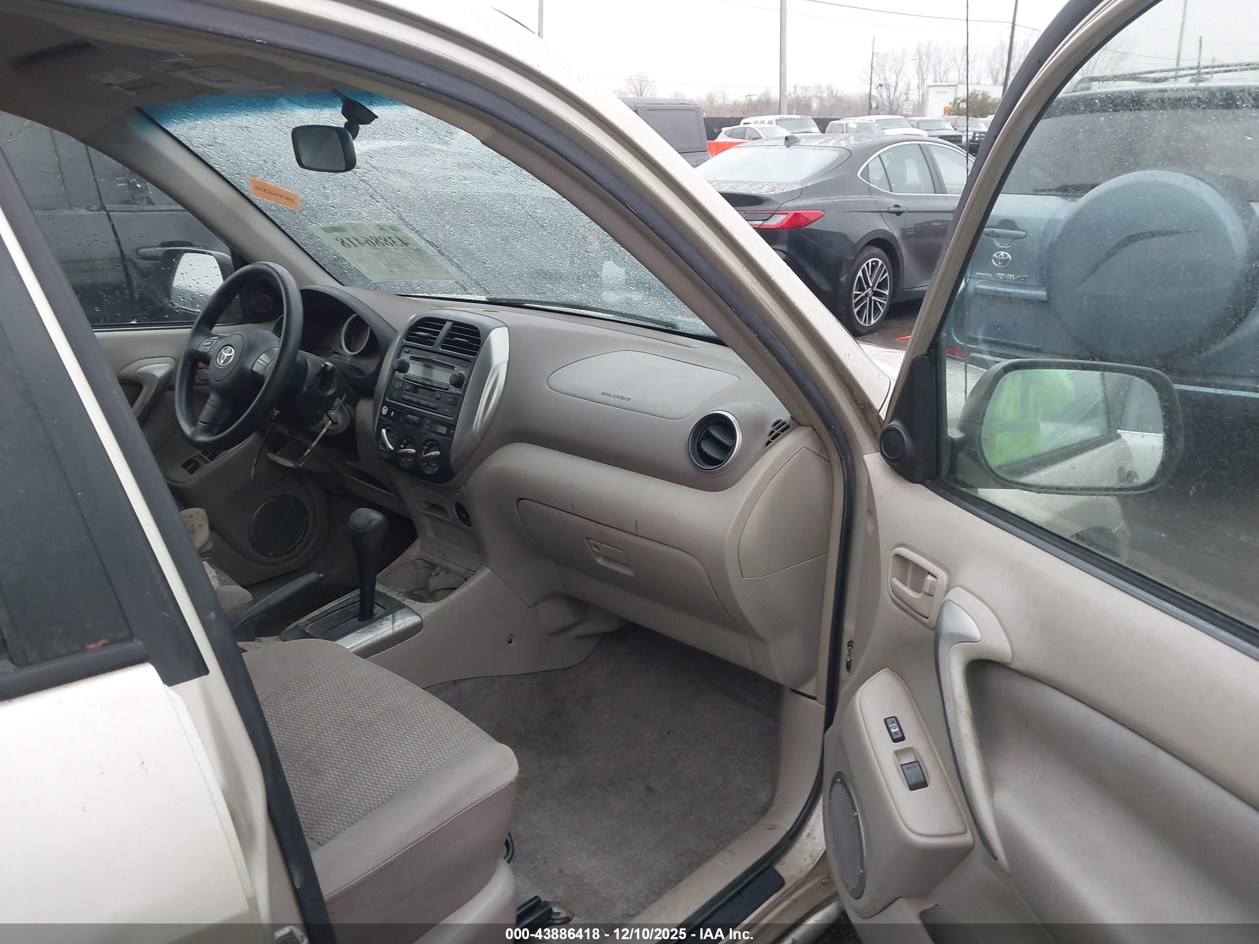 TOYOTA RAV4 image 5