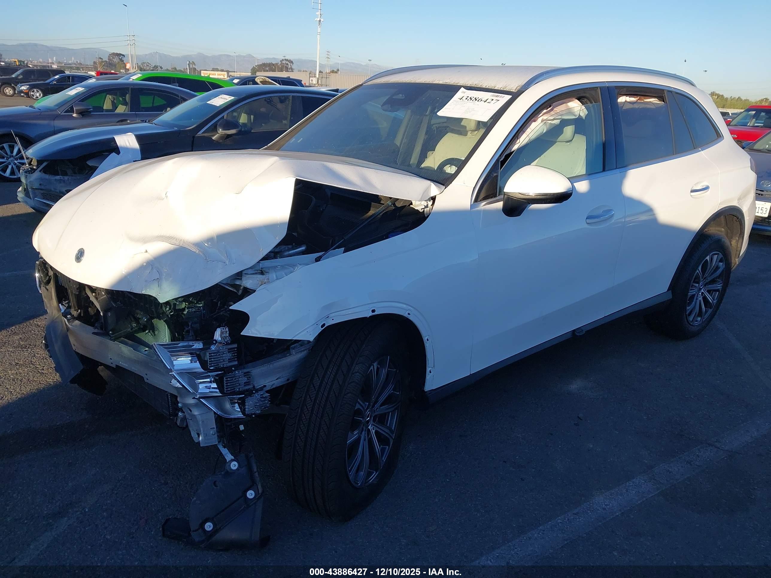 MERCEDES-BENZ GLC image 2