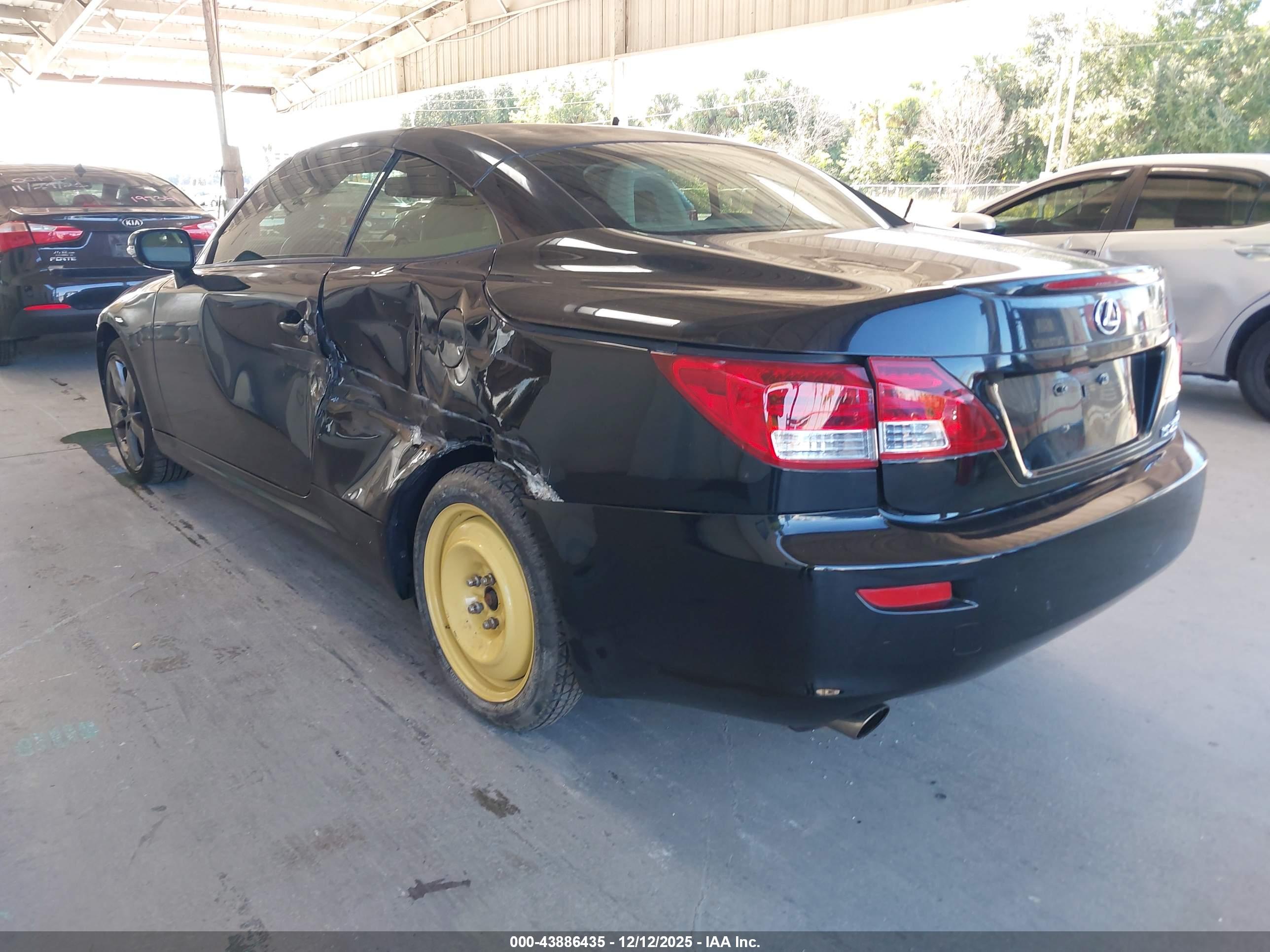 LEXUS IS image 3