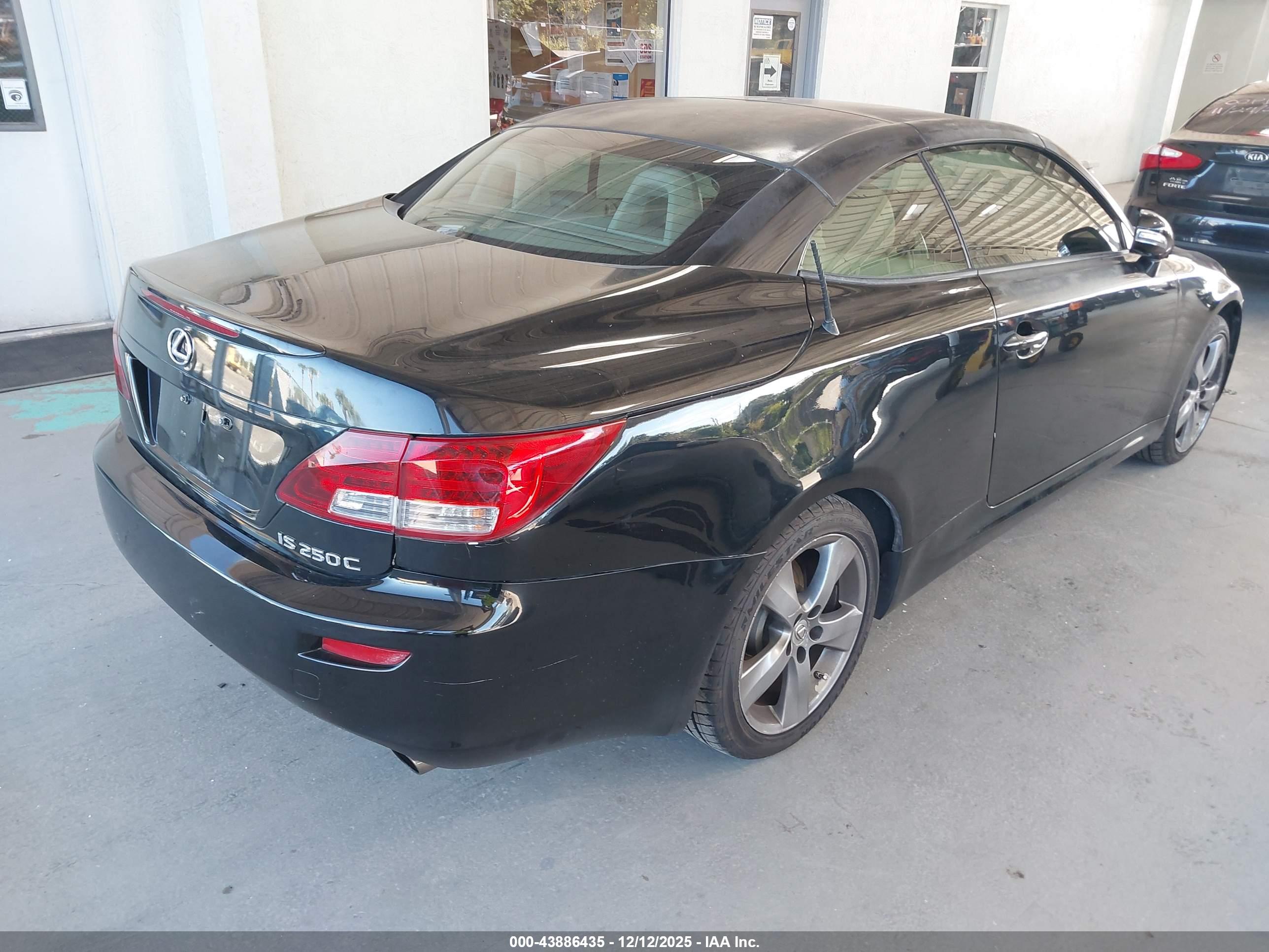 LEXUS IS image 4