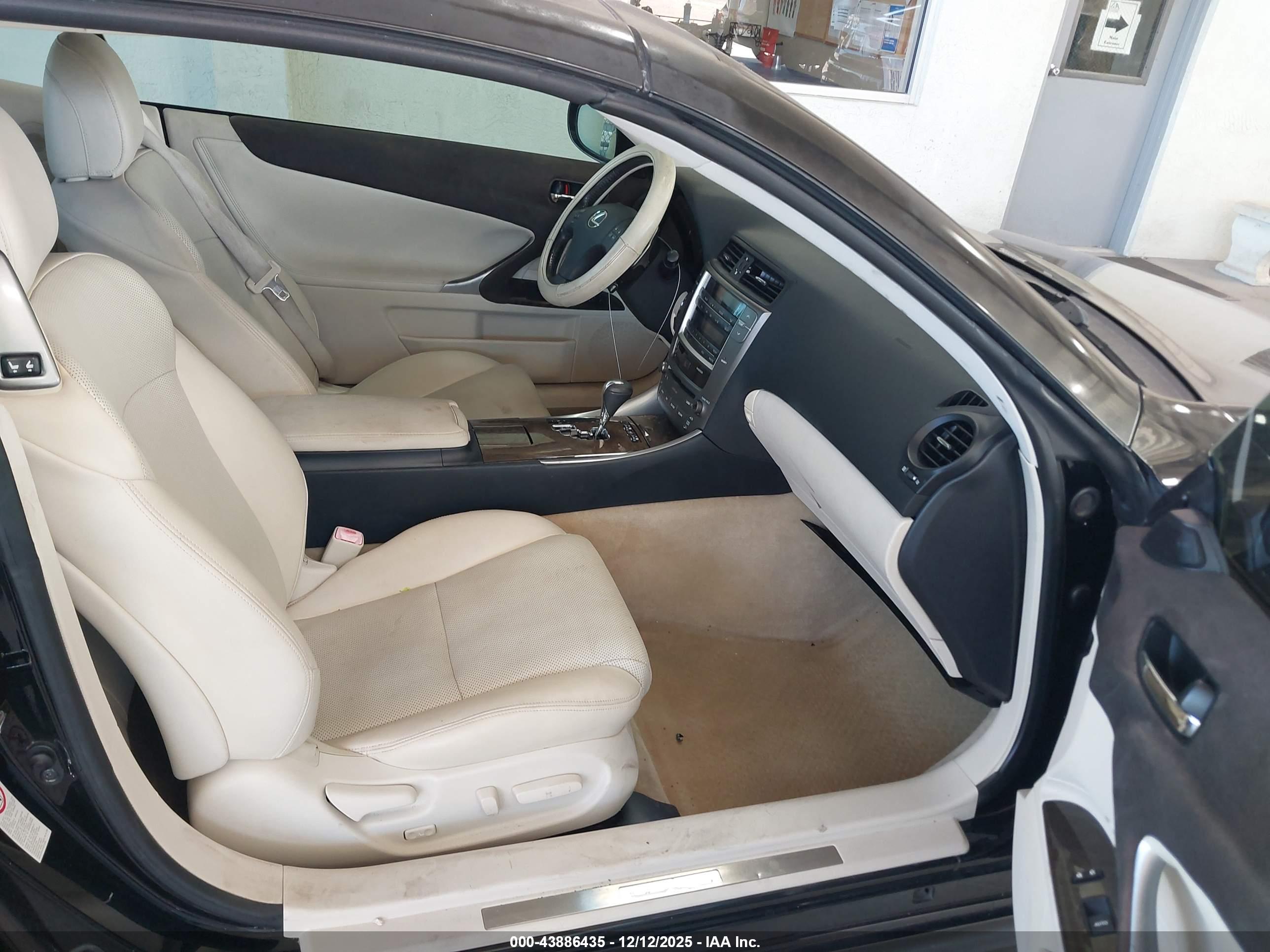LEXUS IS image 5