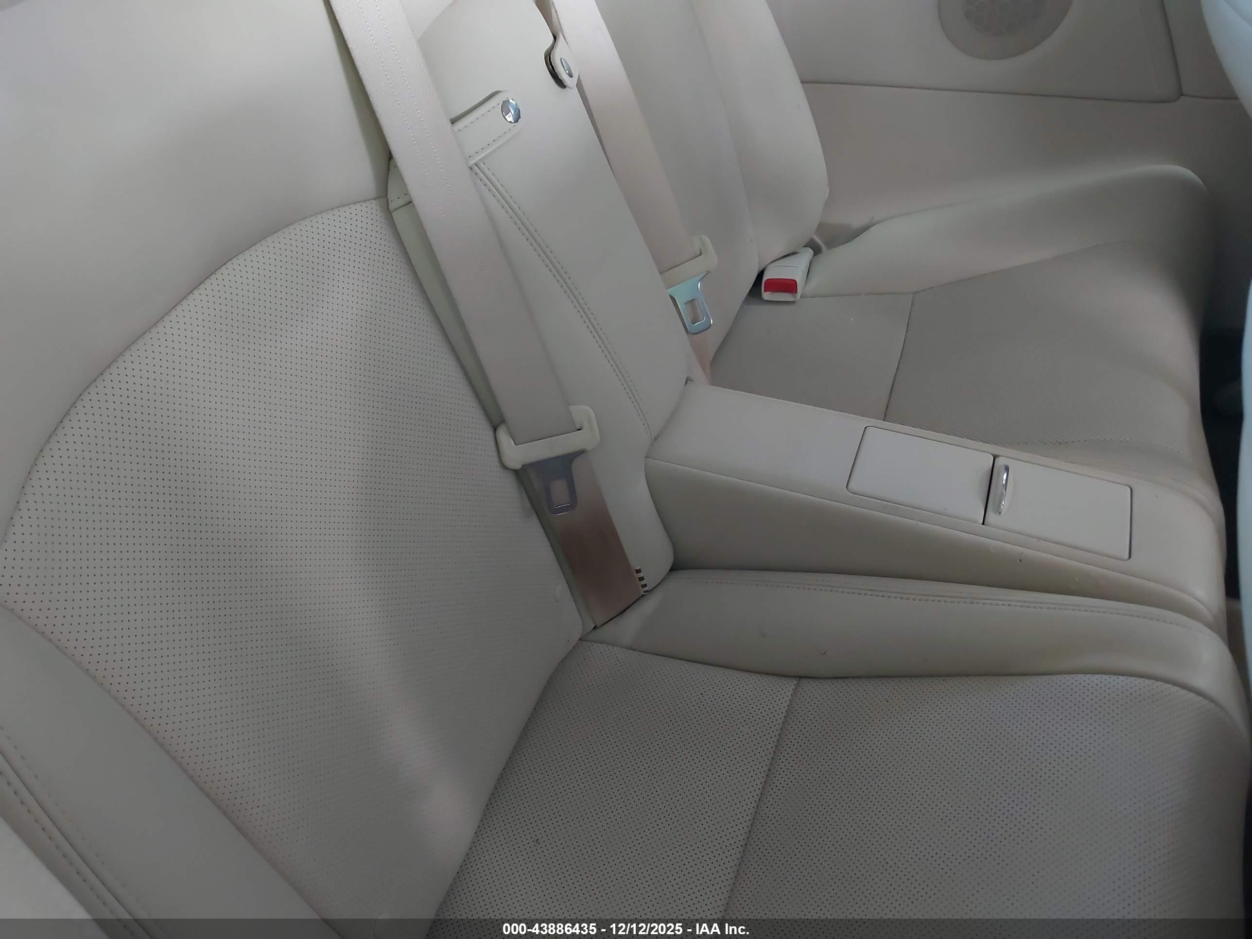 LEXUS IS image 8