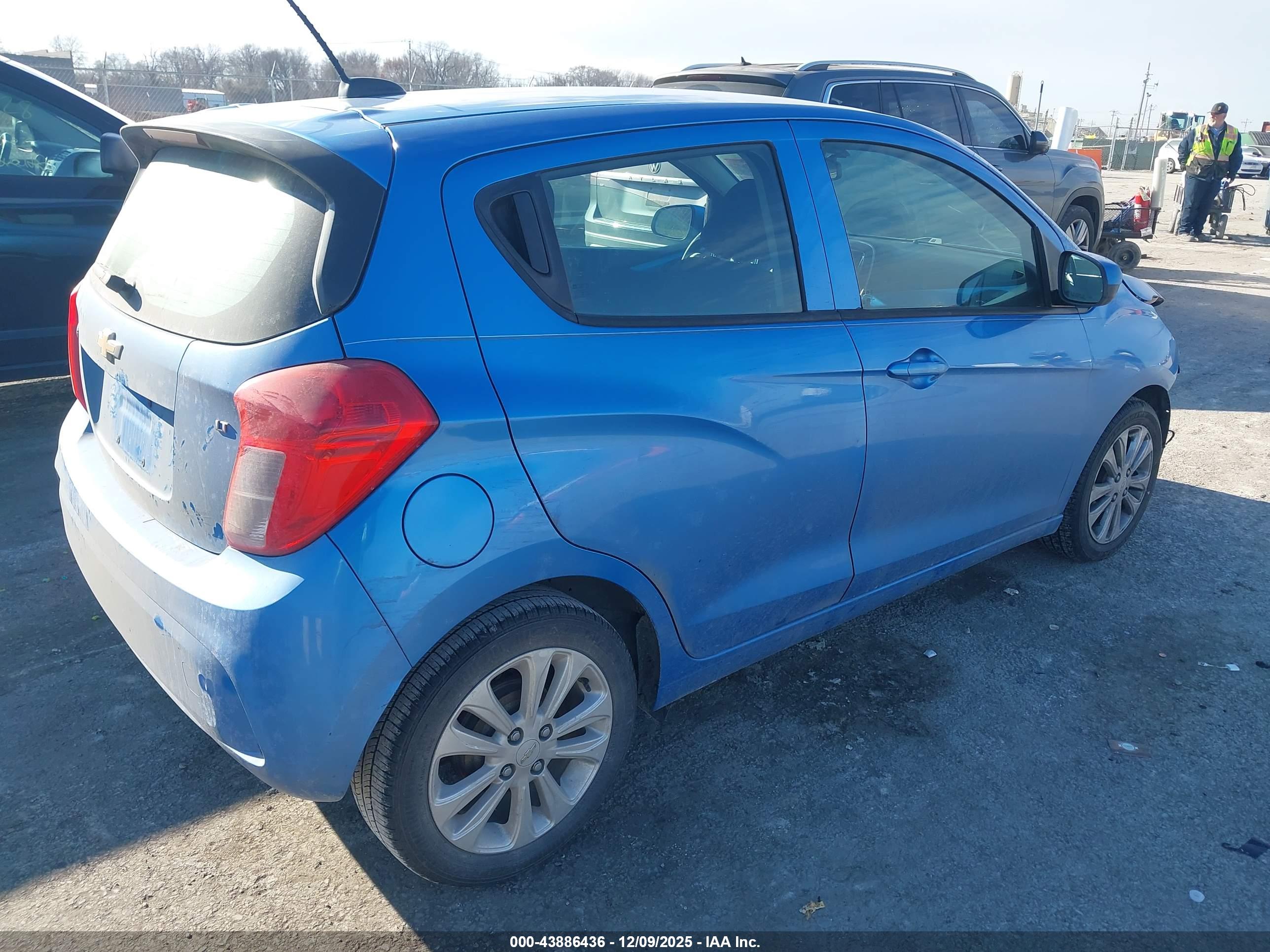 CHEVROLET SPARK image 4