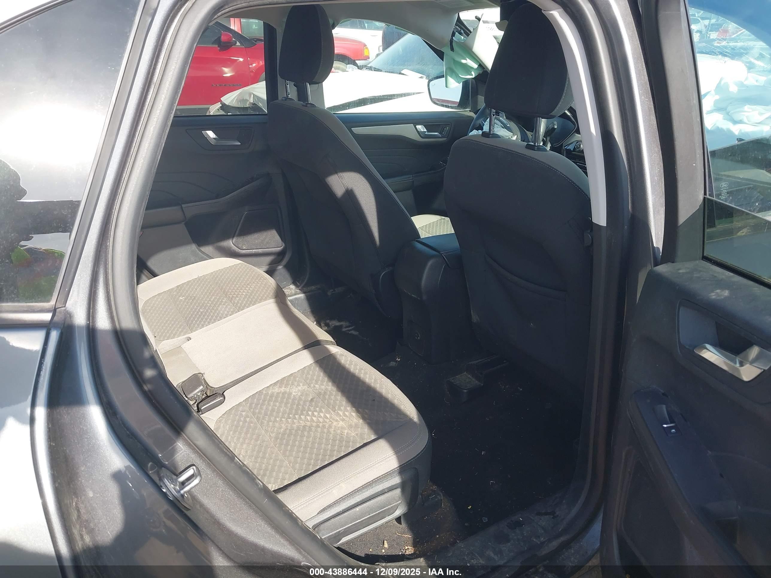 FORD ESCAPE image 8