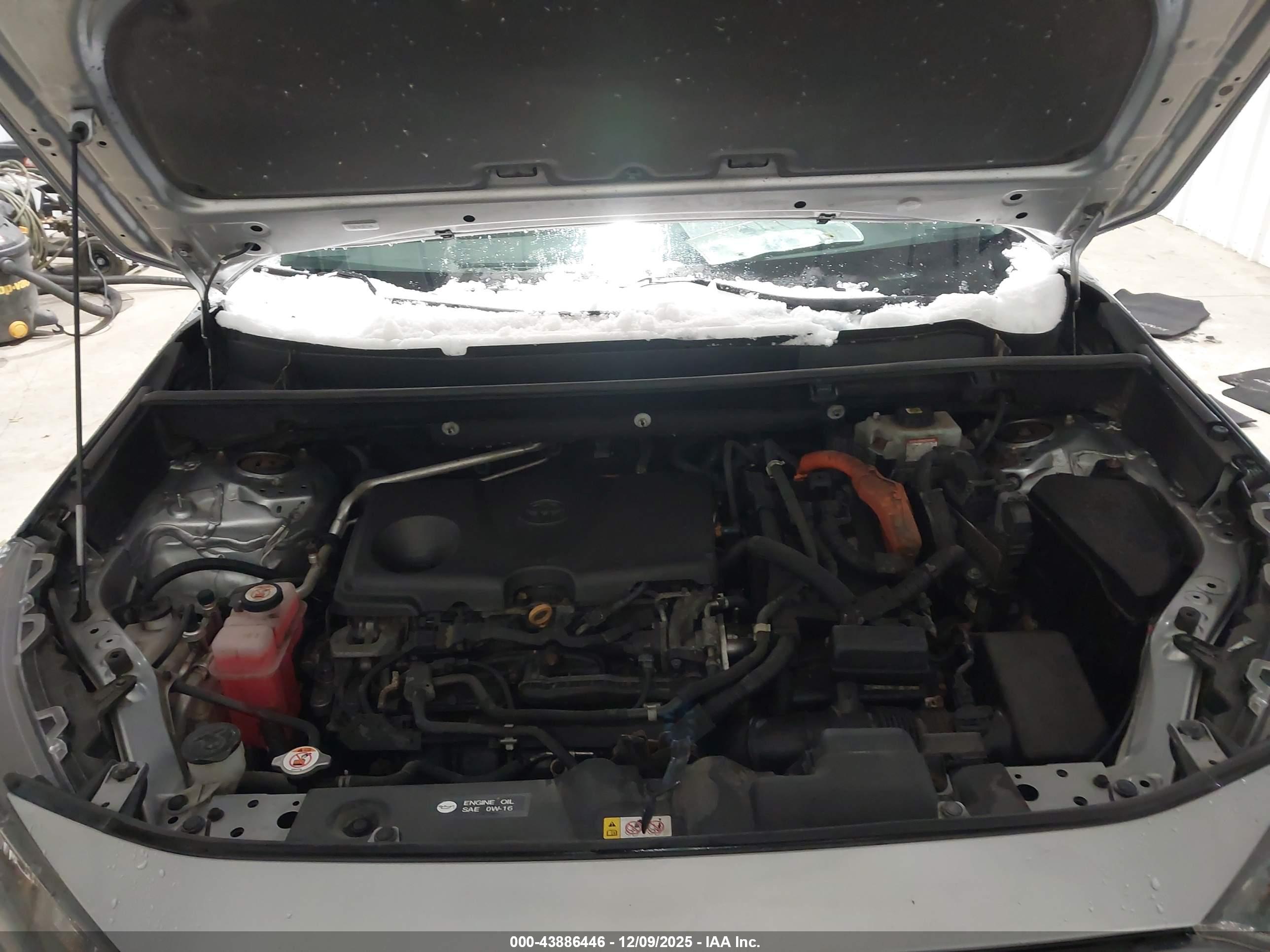 TOYOTA RAV4 image 10