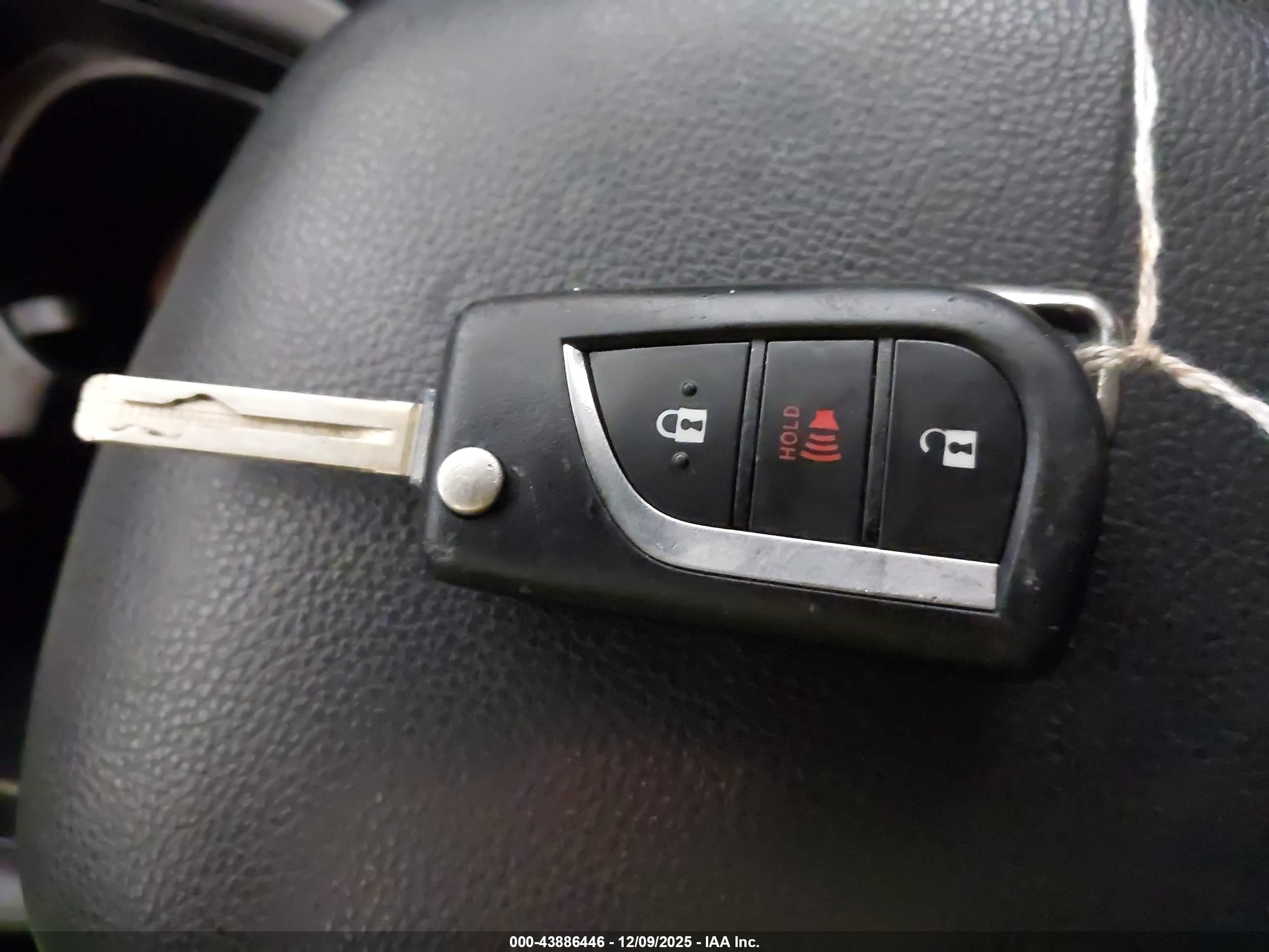 TOYOTA RAV4 image 11
