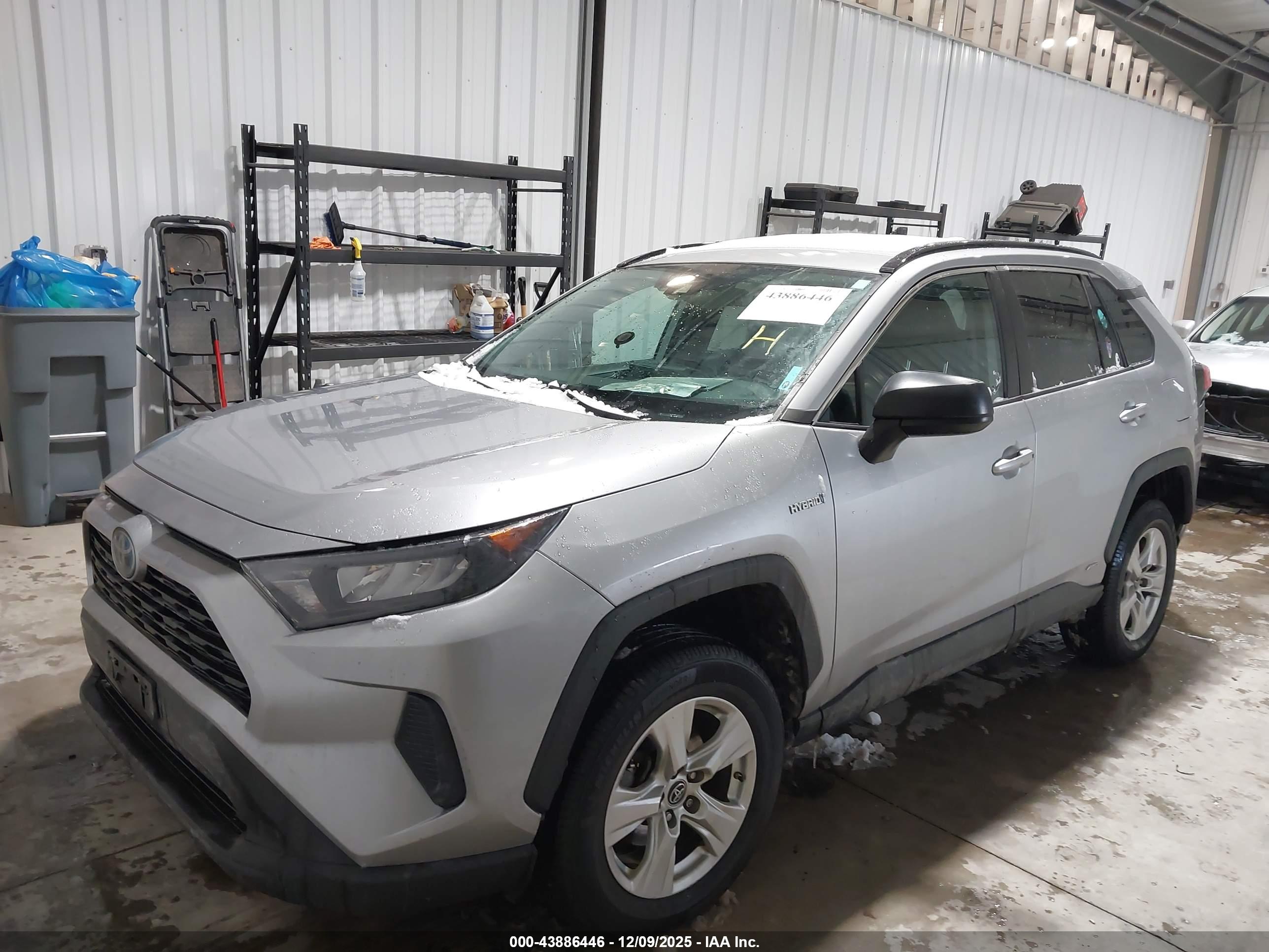 TOYOTA RAV4 image 2