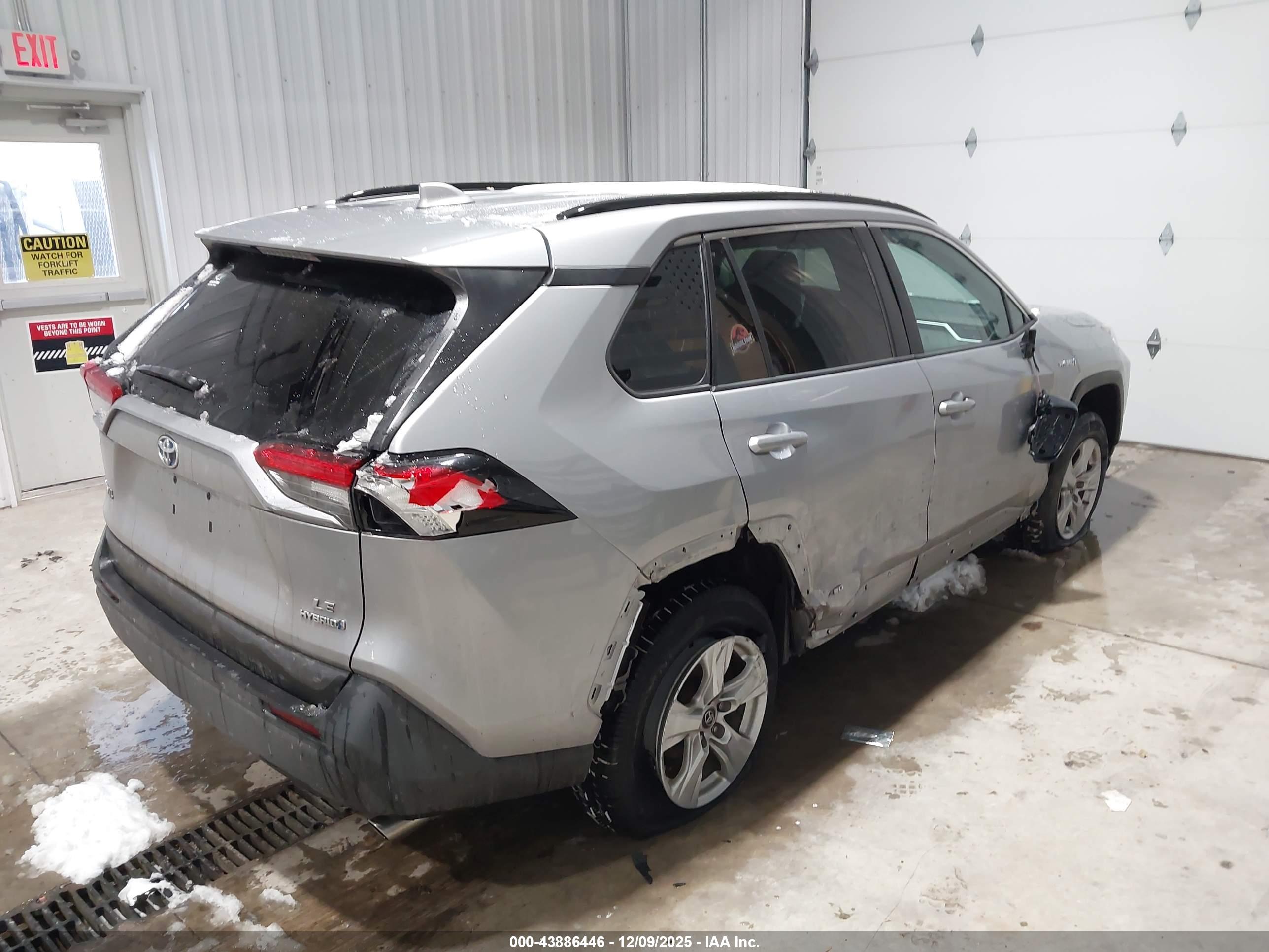 TOYOTA RAV4 image 4