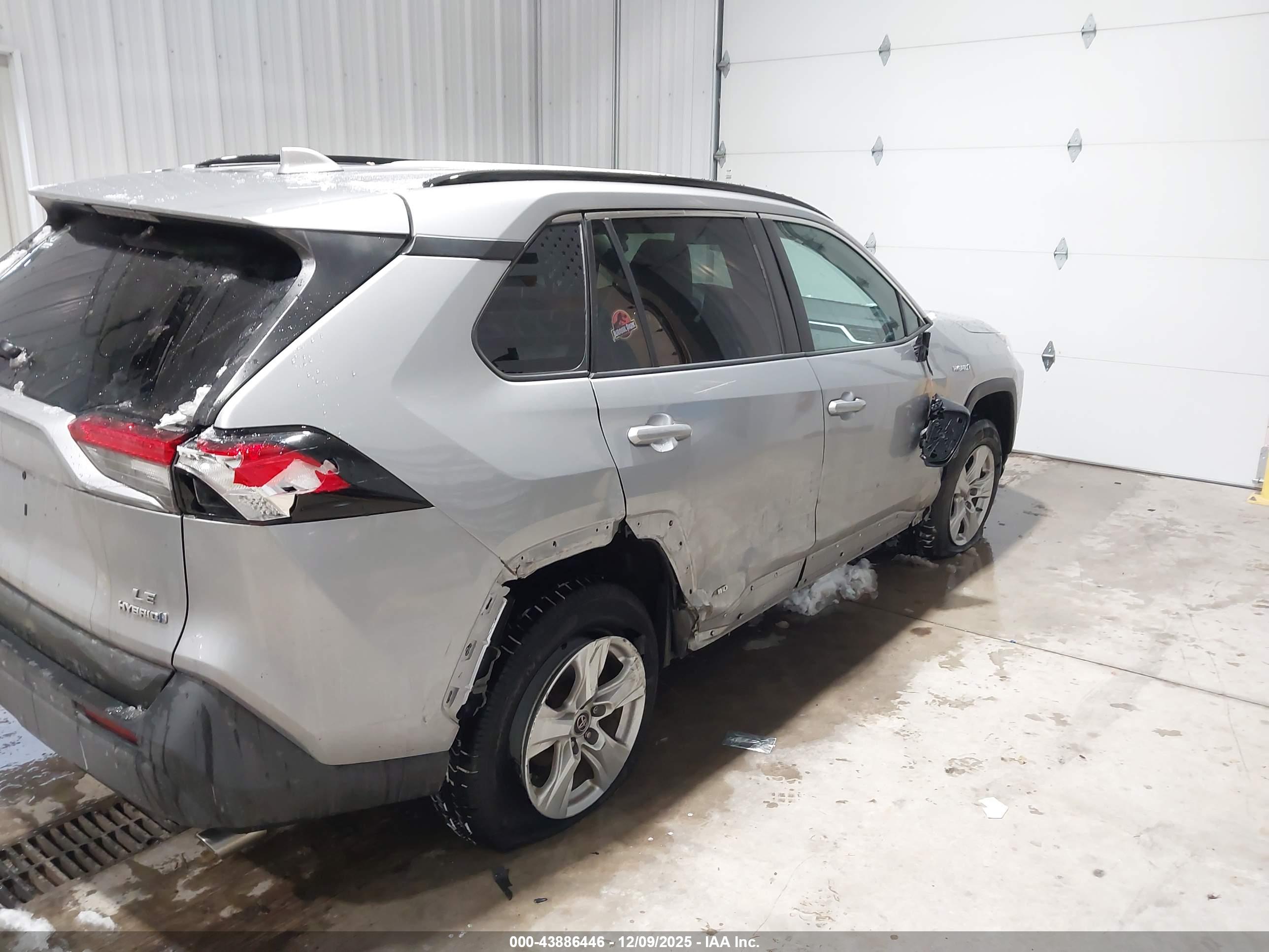 TOYOTA RAV4 image 6