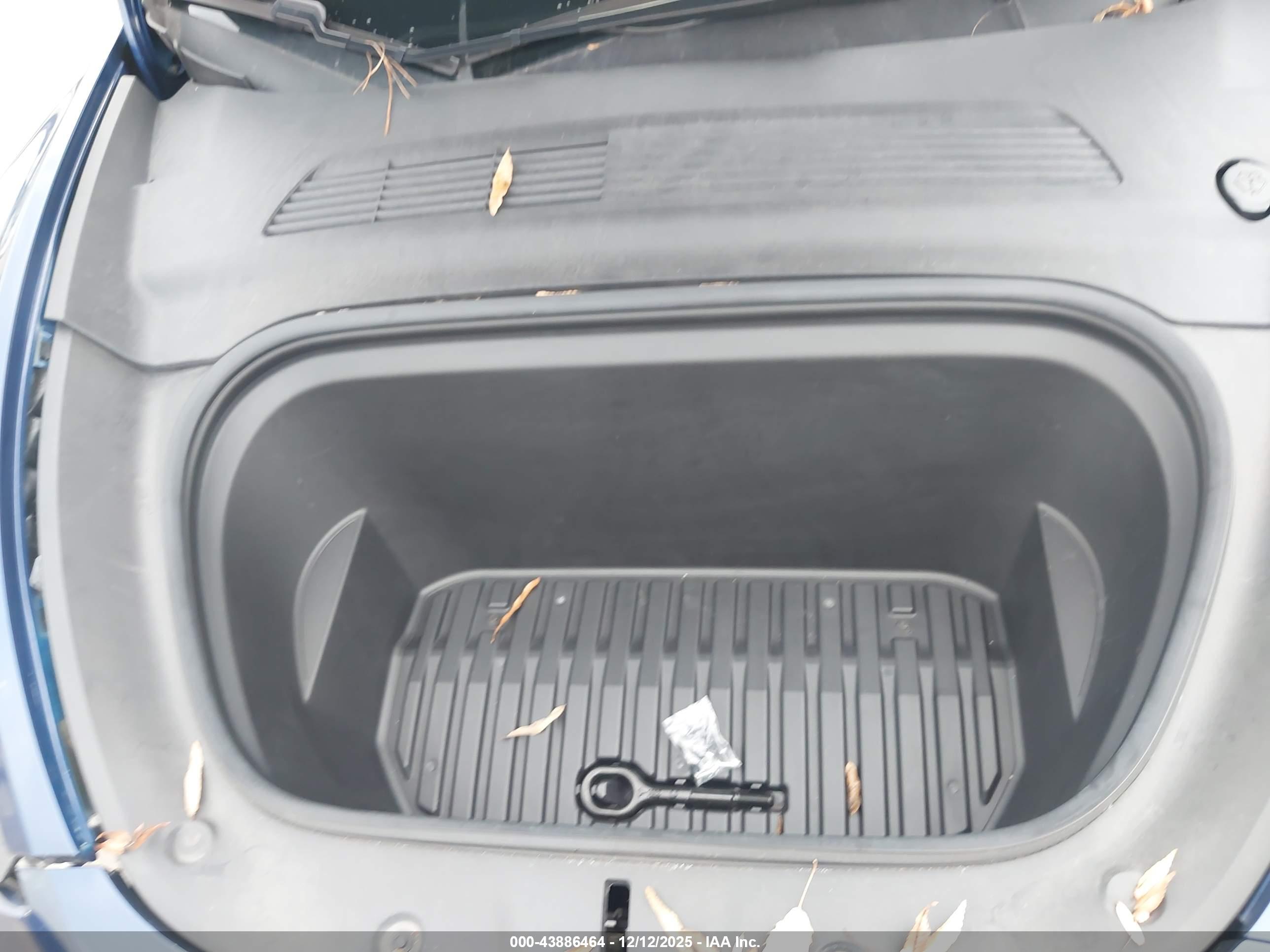 TESLA MODEL image 10