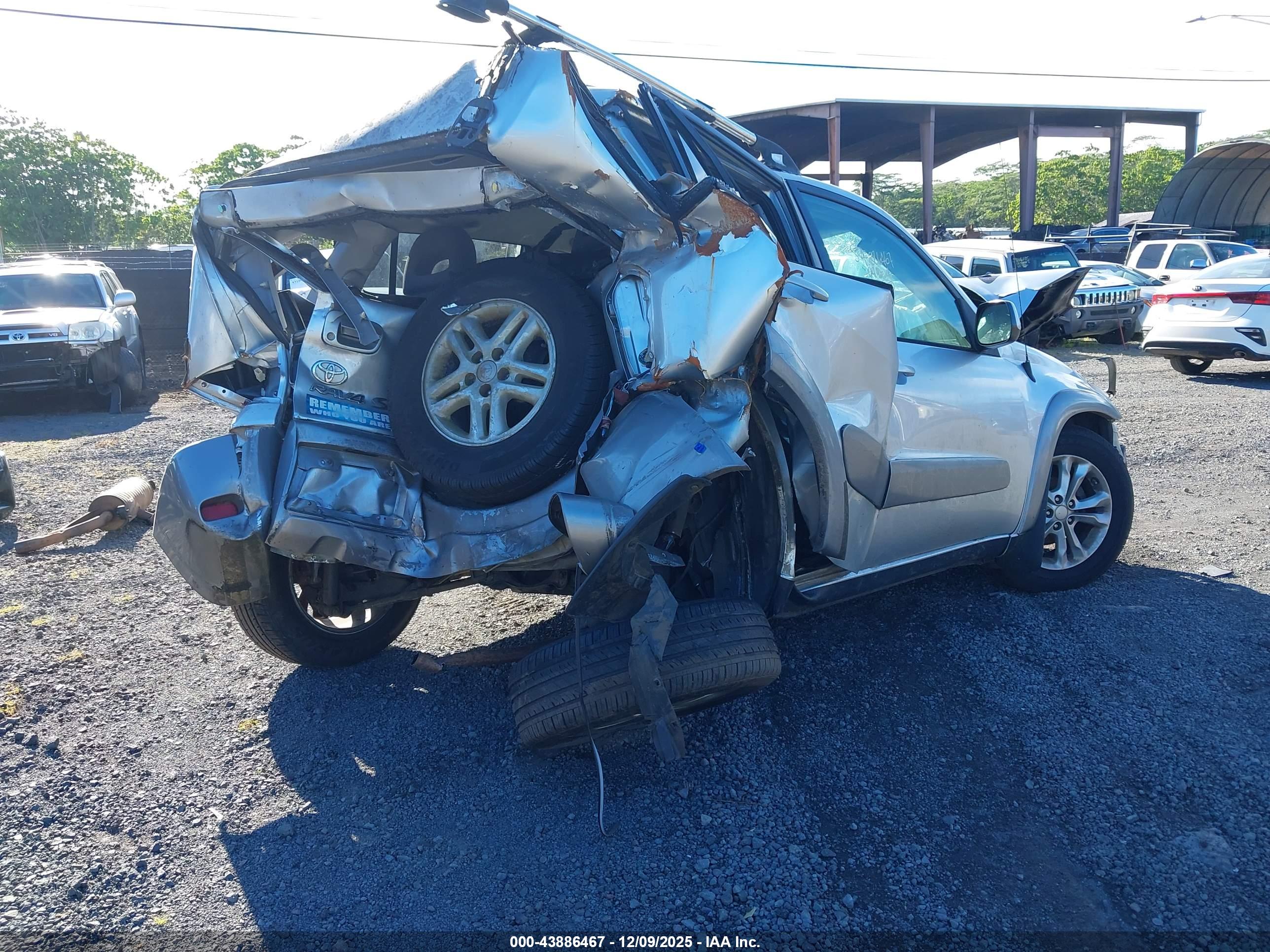 TOYOTA RAV4 image 4