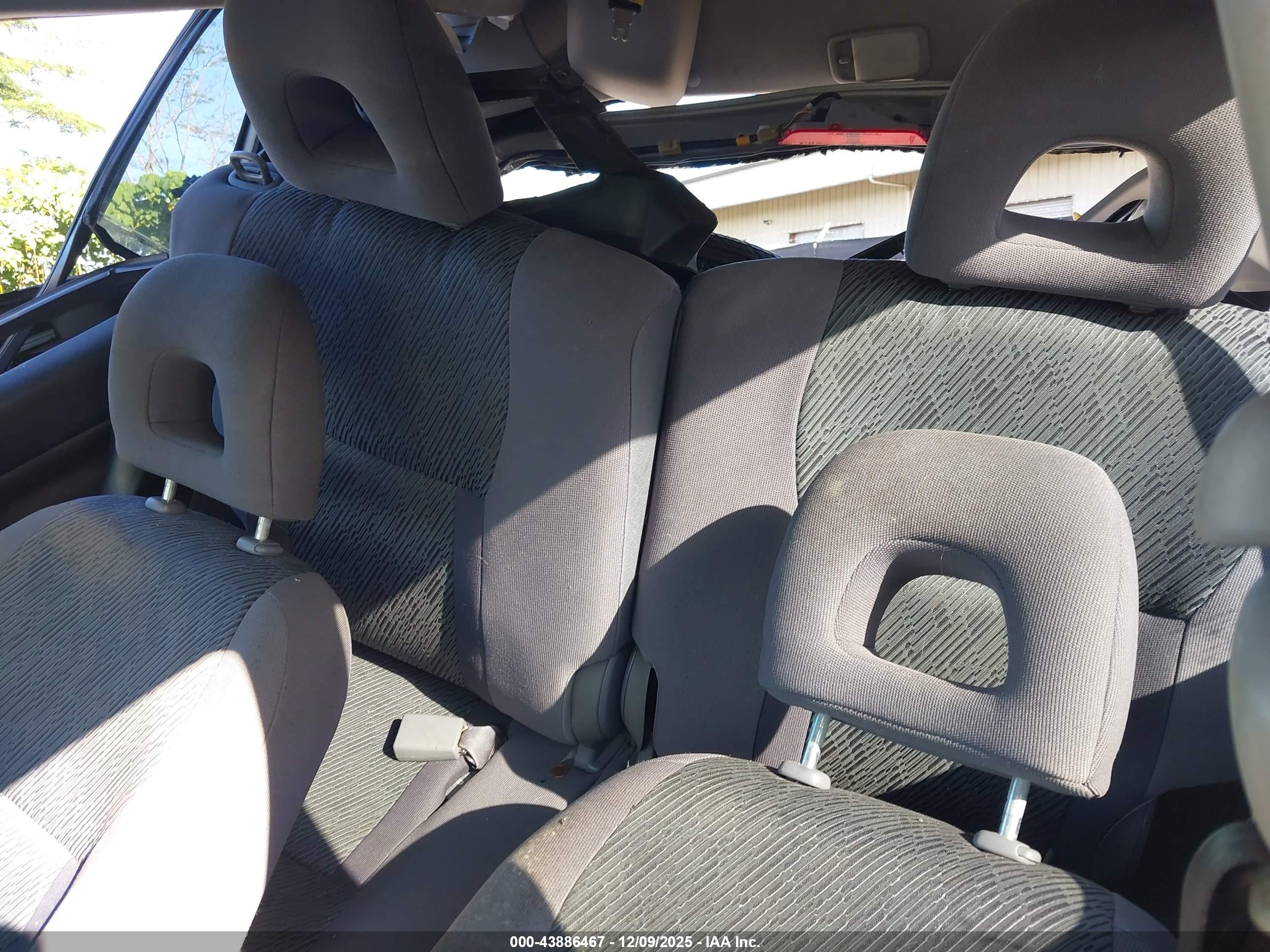 TOYOTA RAV4 image 8
