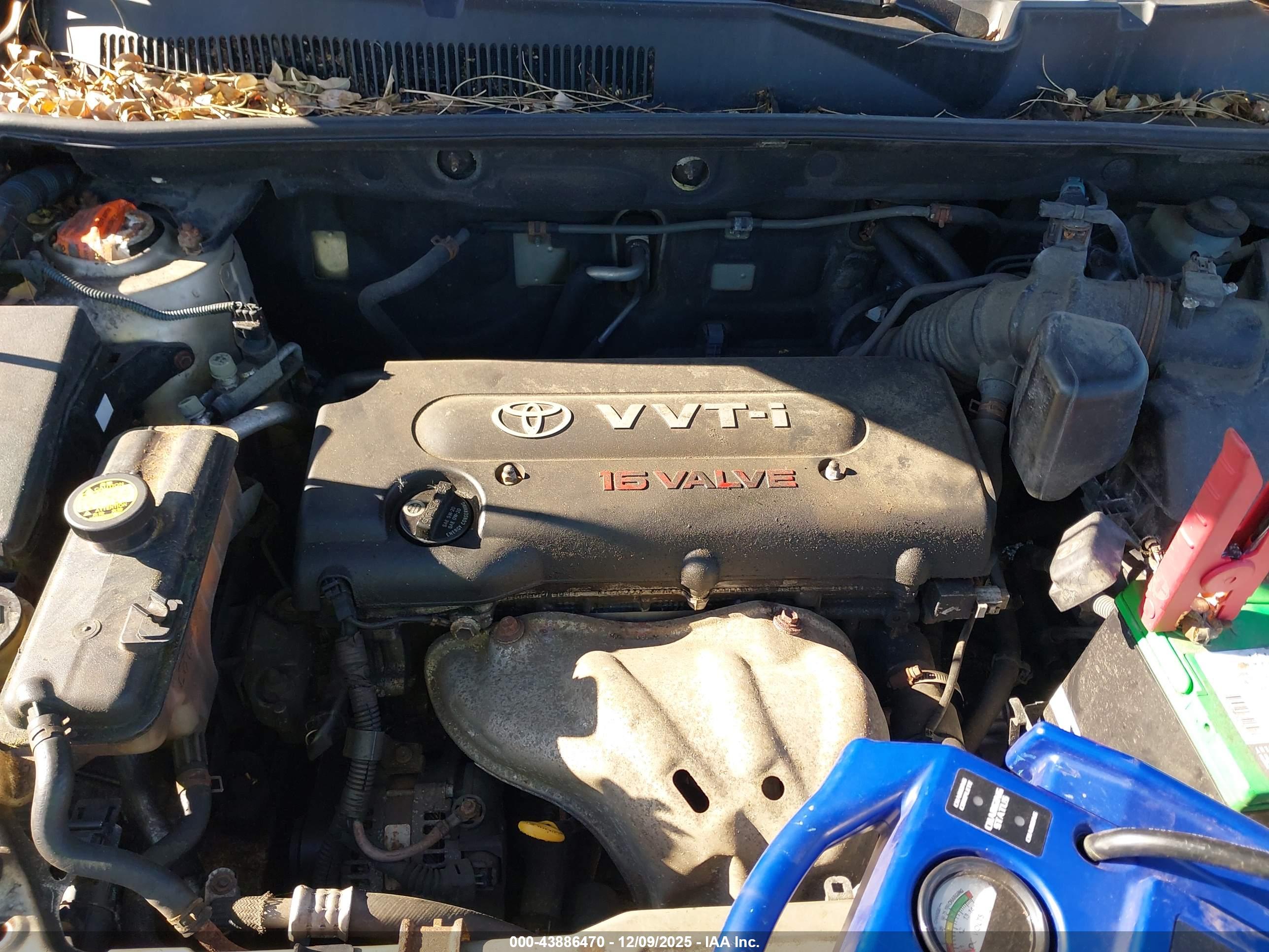 TOYOTA RAV4 image 10
