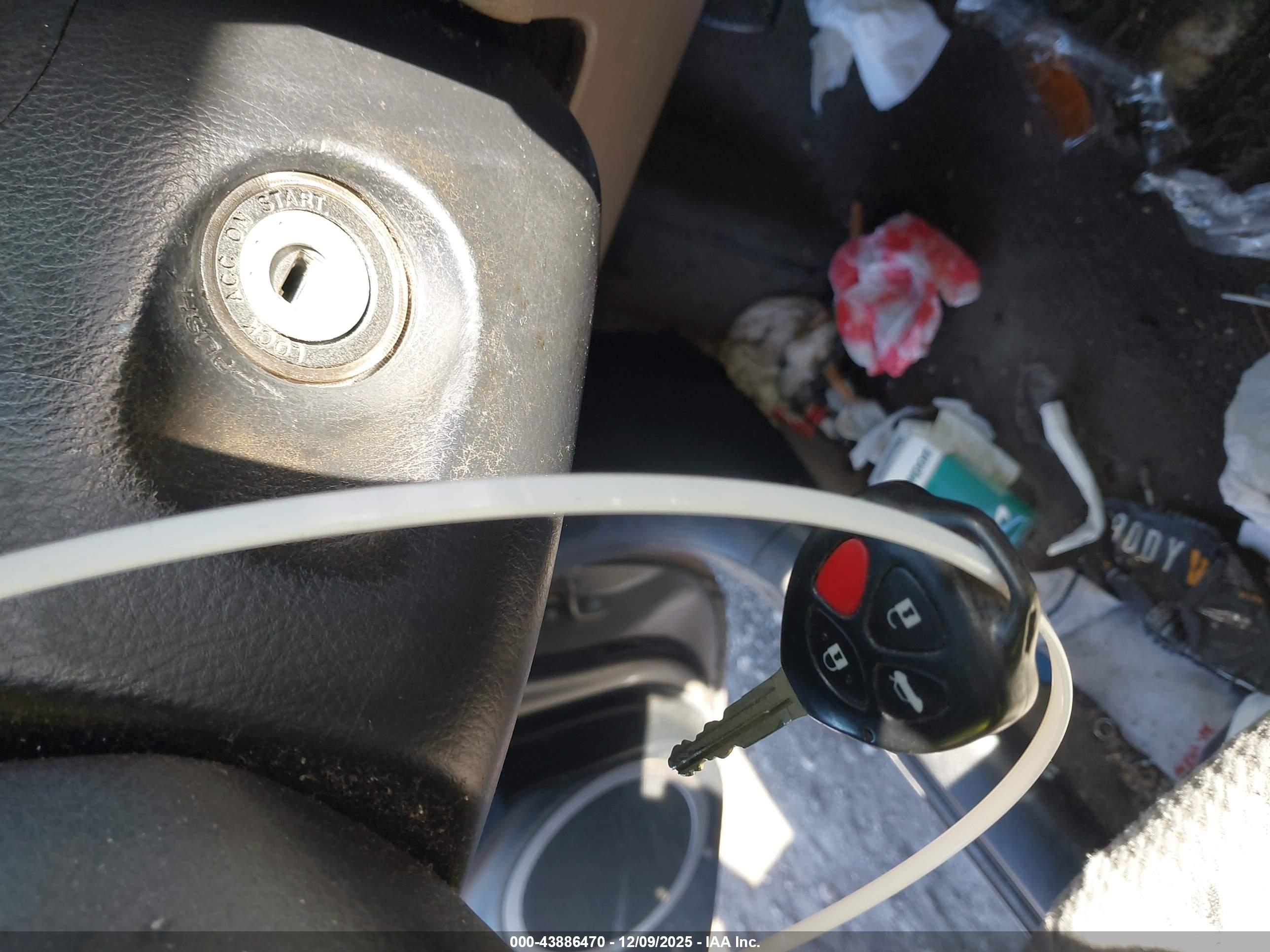 TOYOTA RAV4 image 11