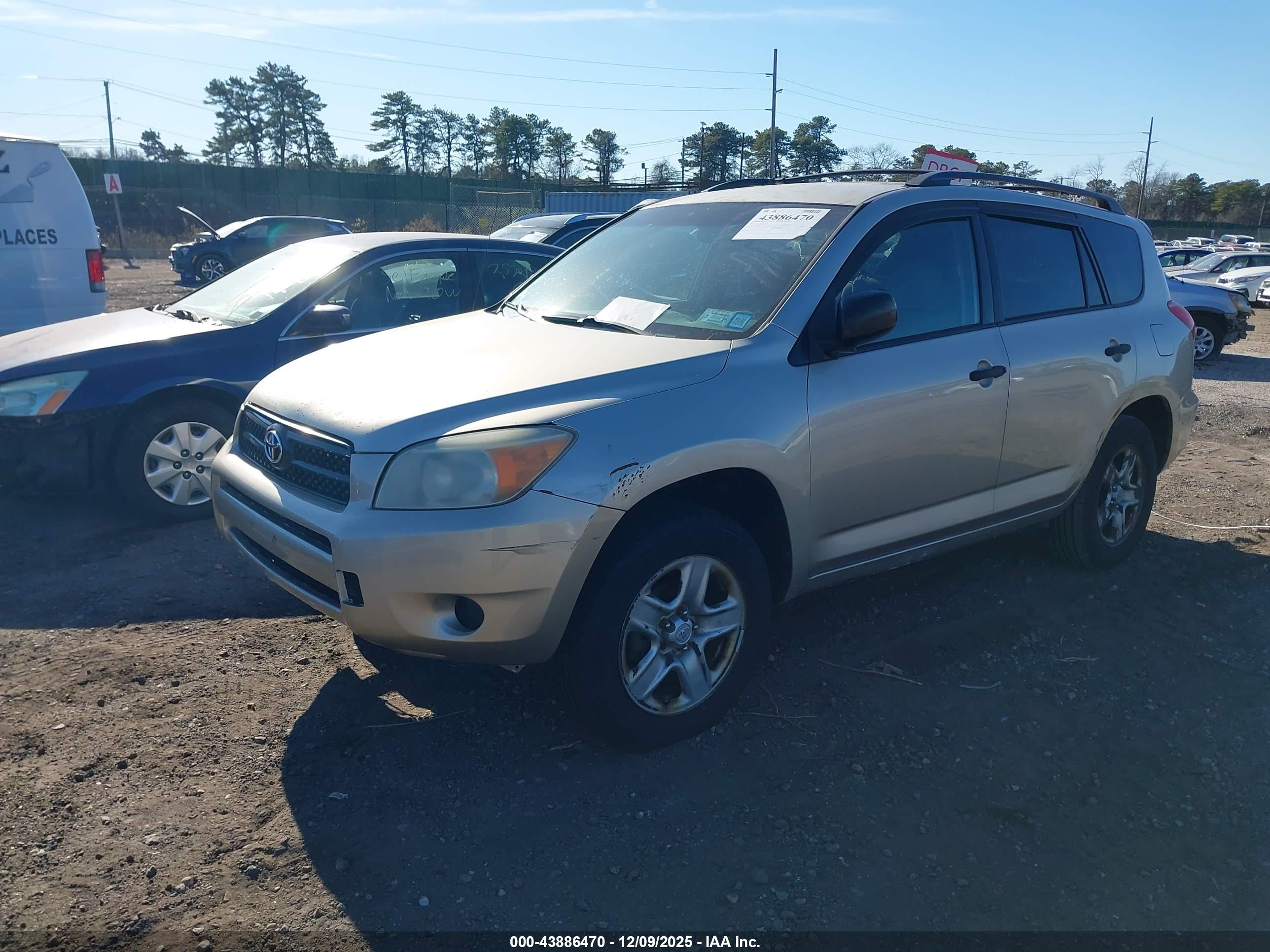TOYOTA RAV4 image 2