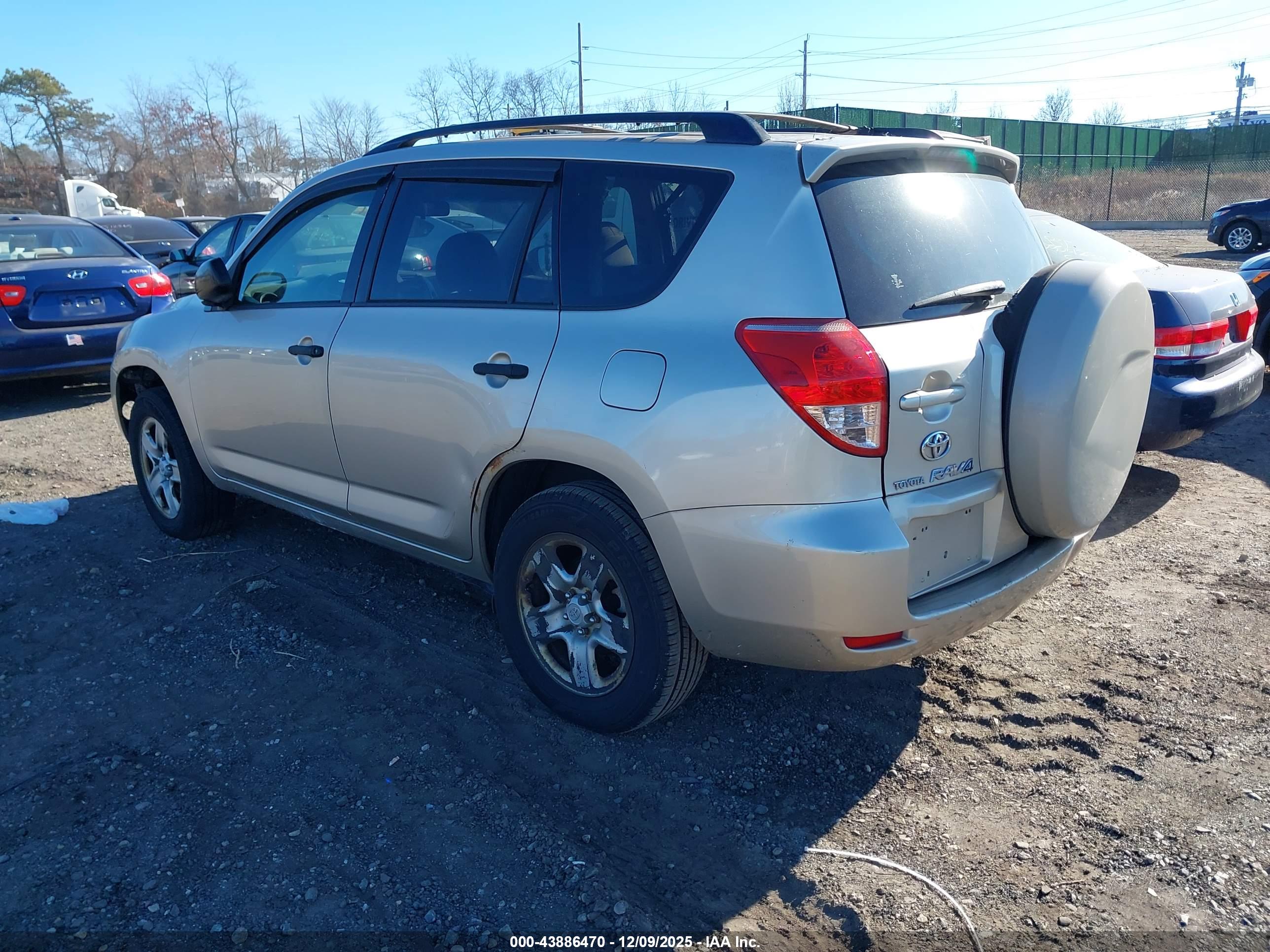 TOYOTA RAV4 image 3