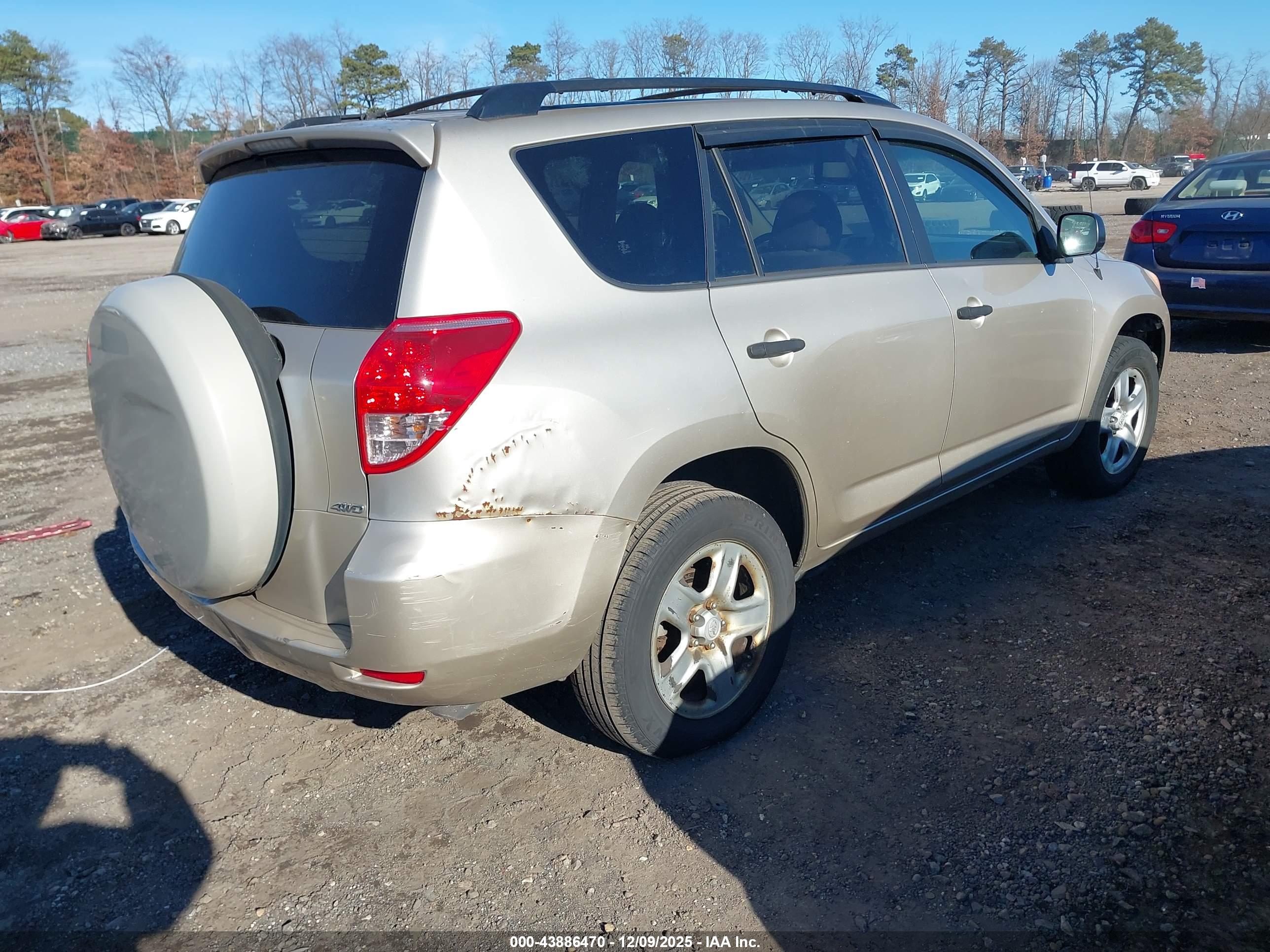 TOYOTA RAV4 image 4