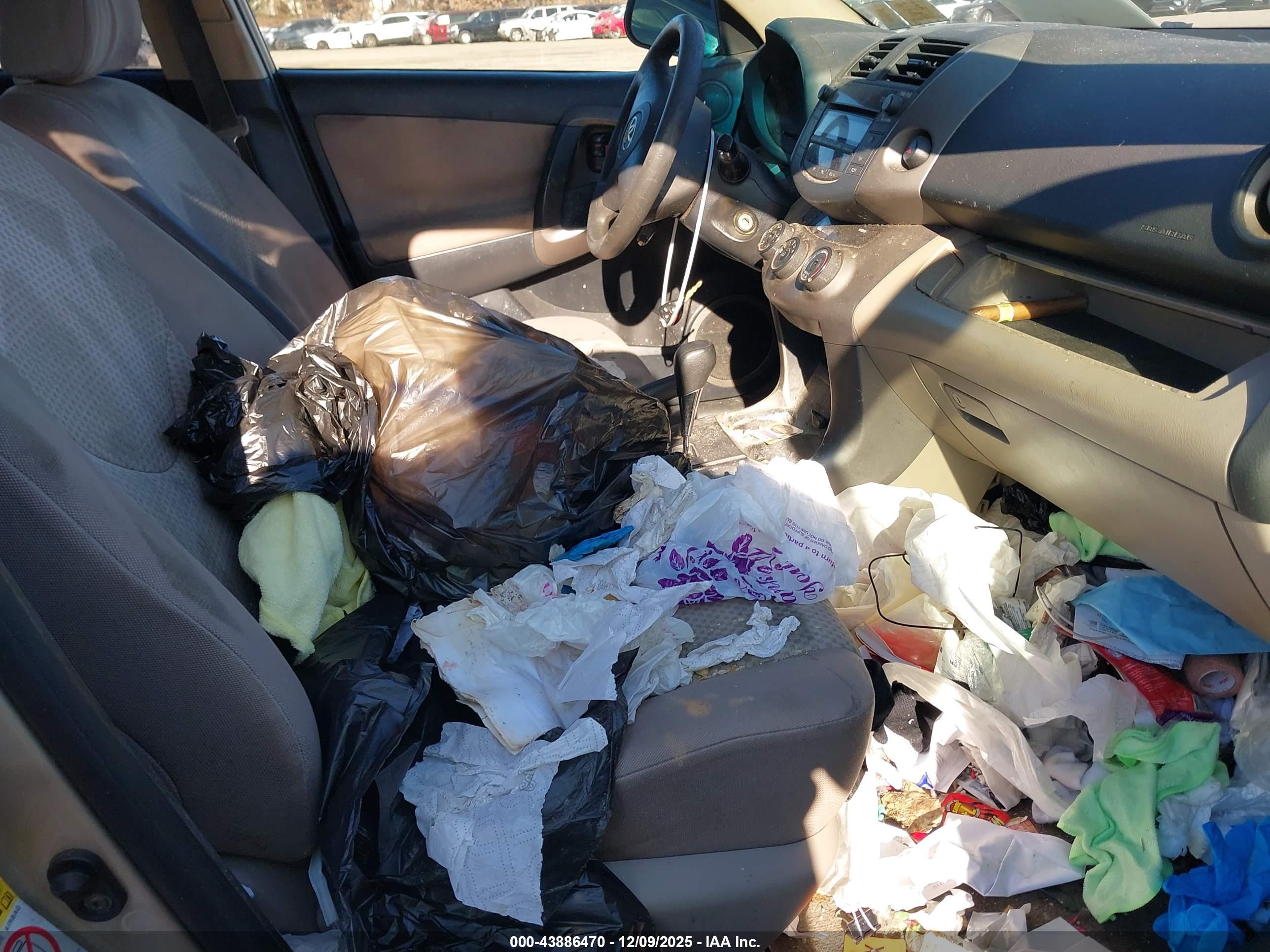 TOYOTA RAV4 image 5