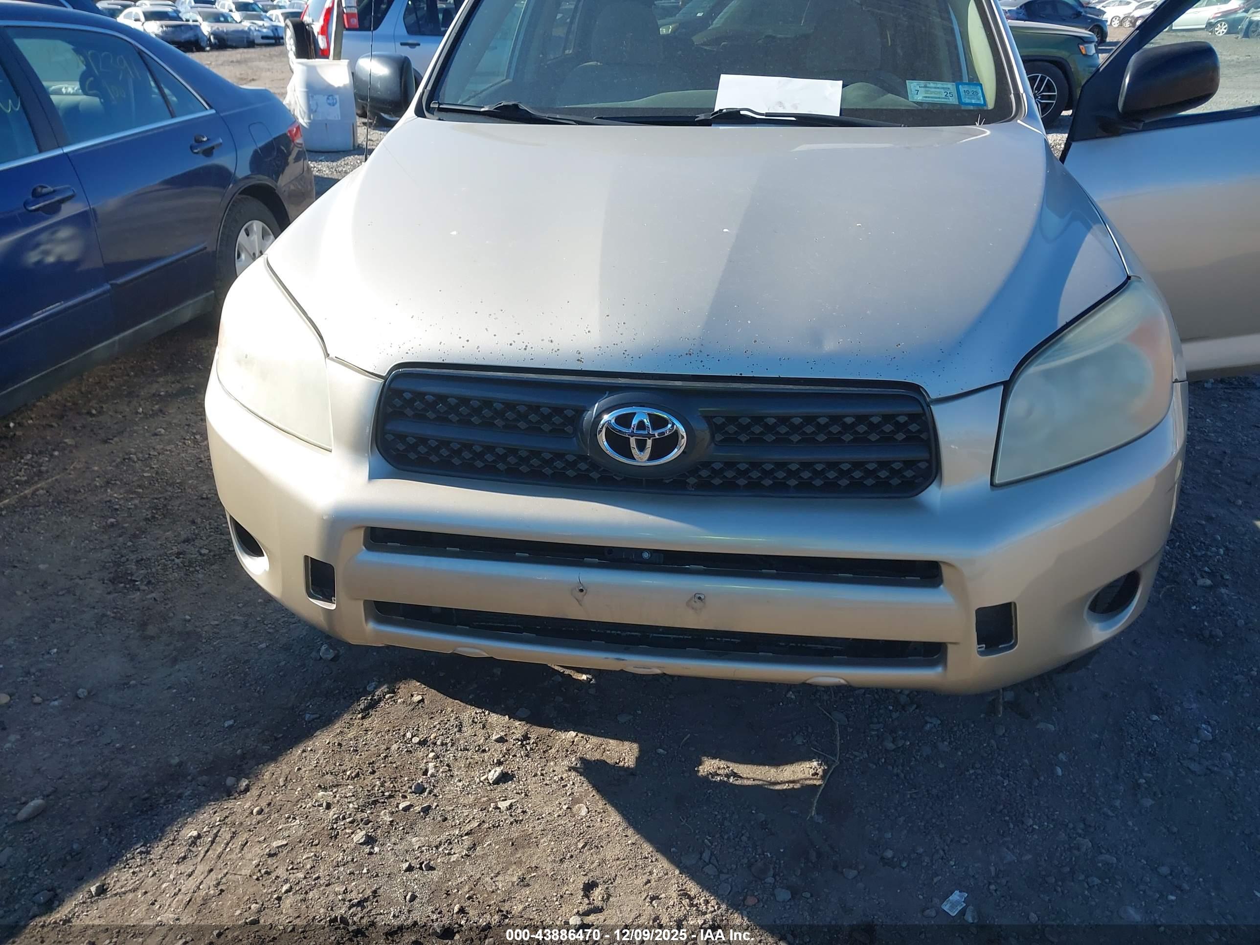 TOYOTA RAV4 image 6