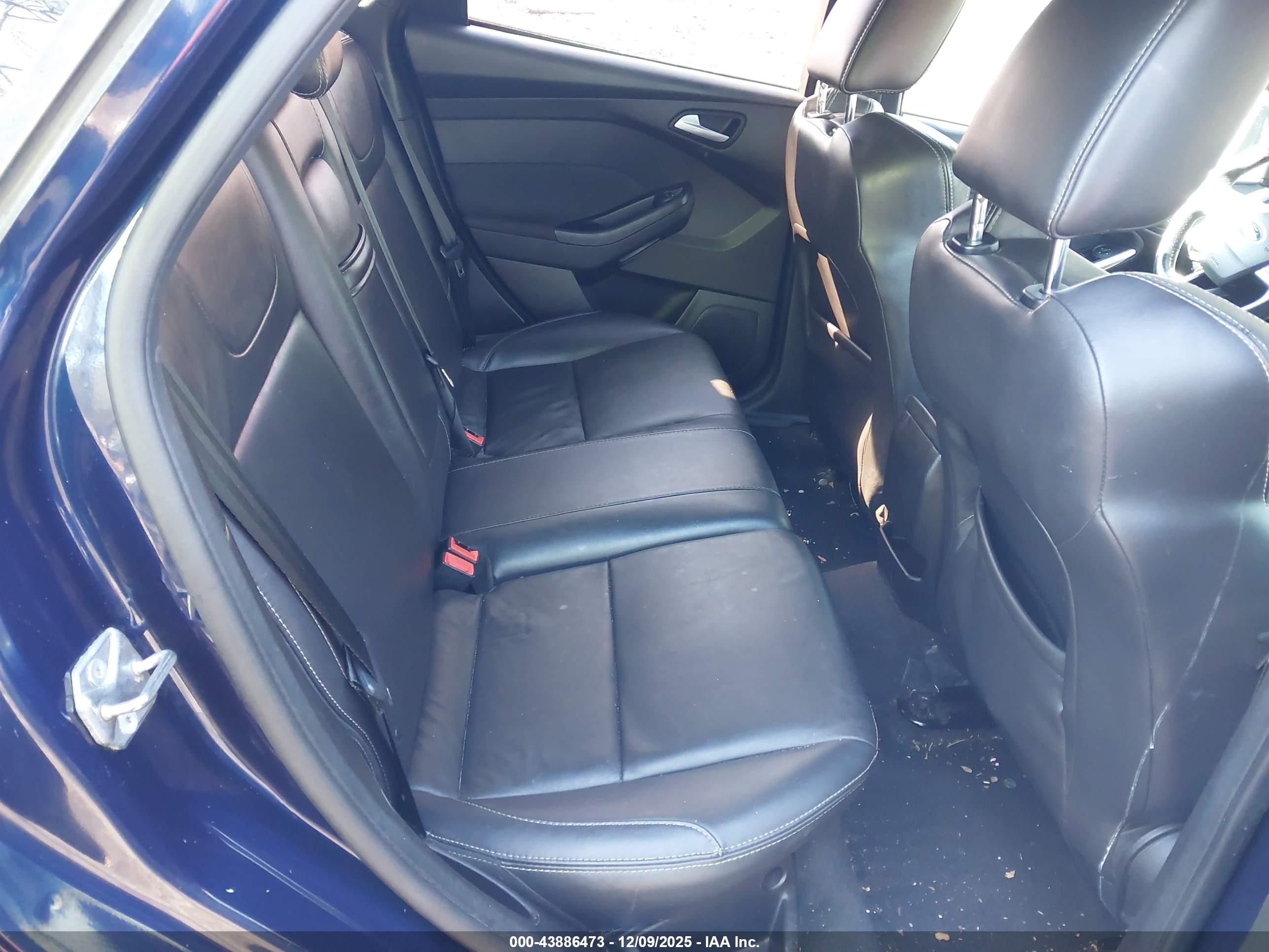 FORD FOCUS image 8