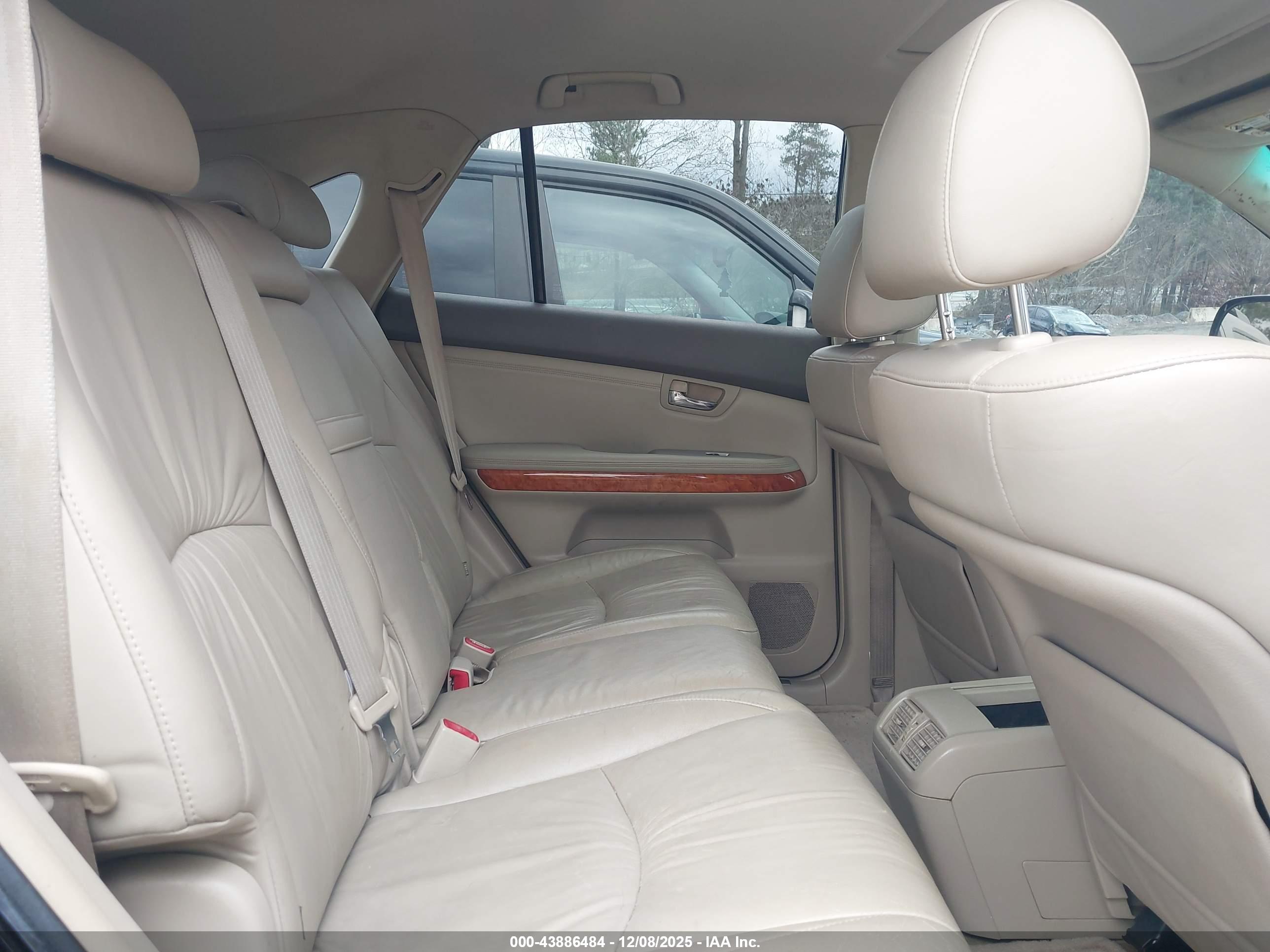 LEXUS RX image 8