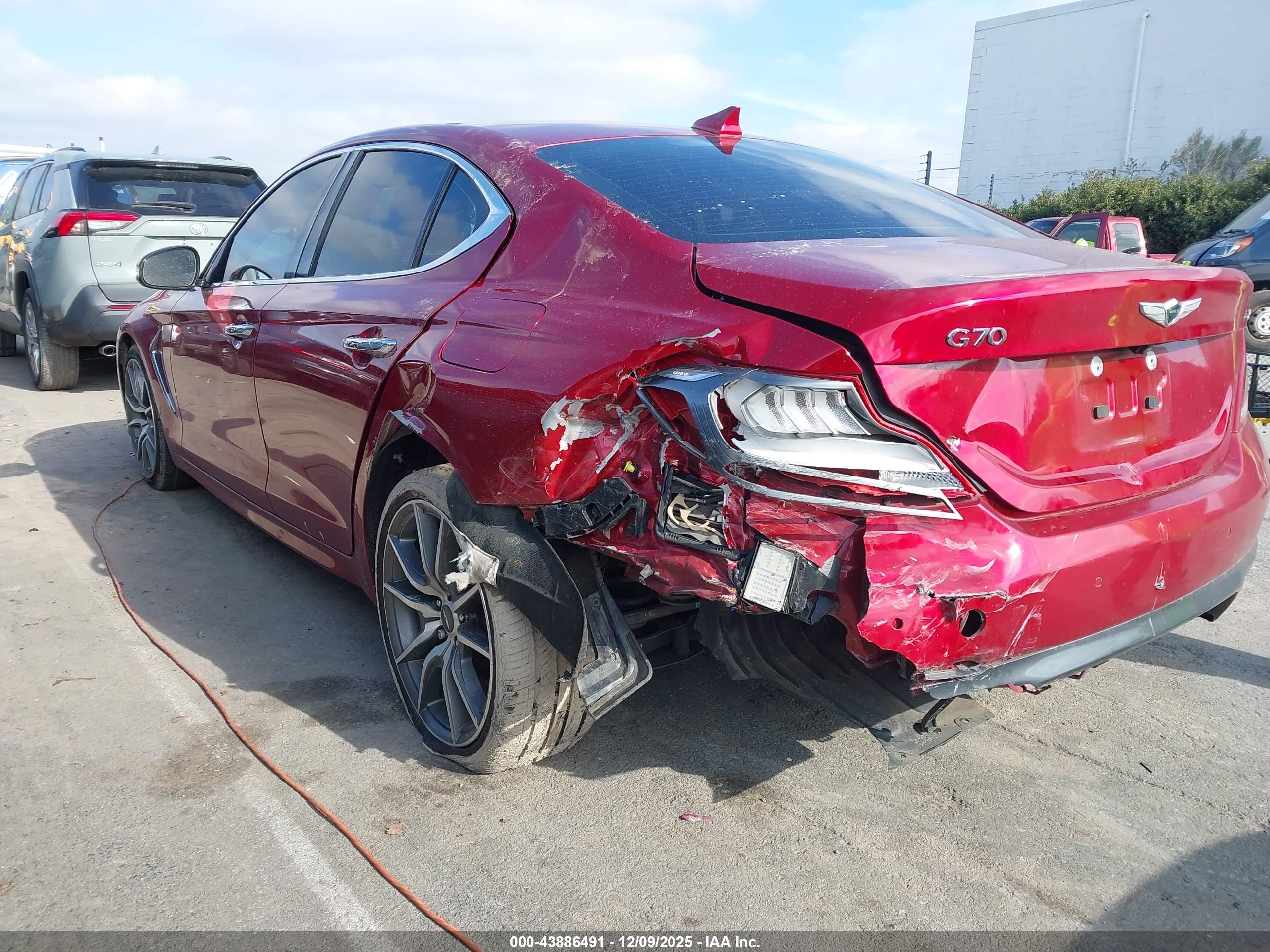 GENESIS G70 image 3