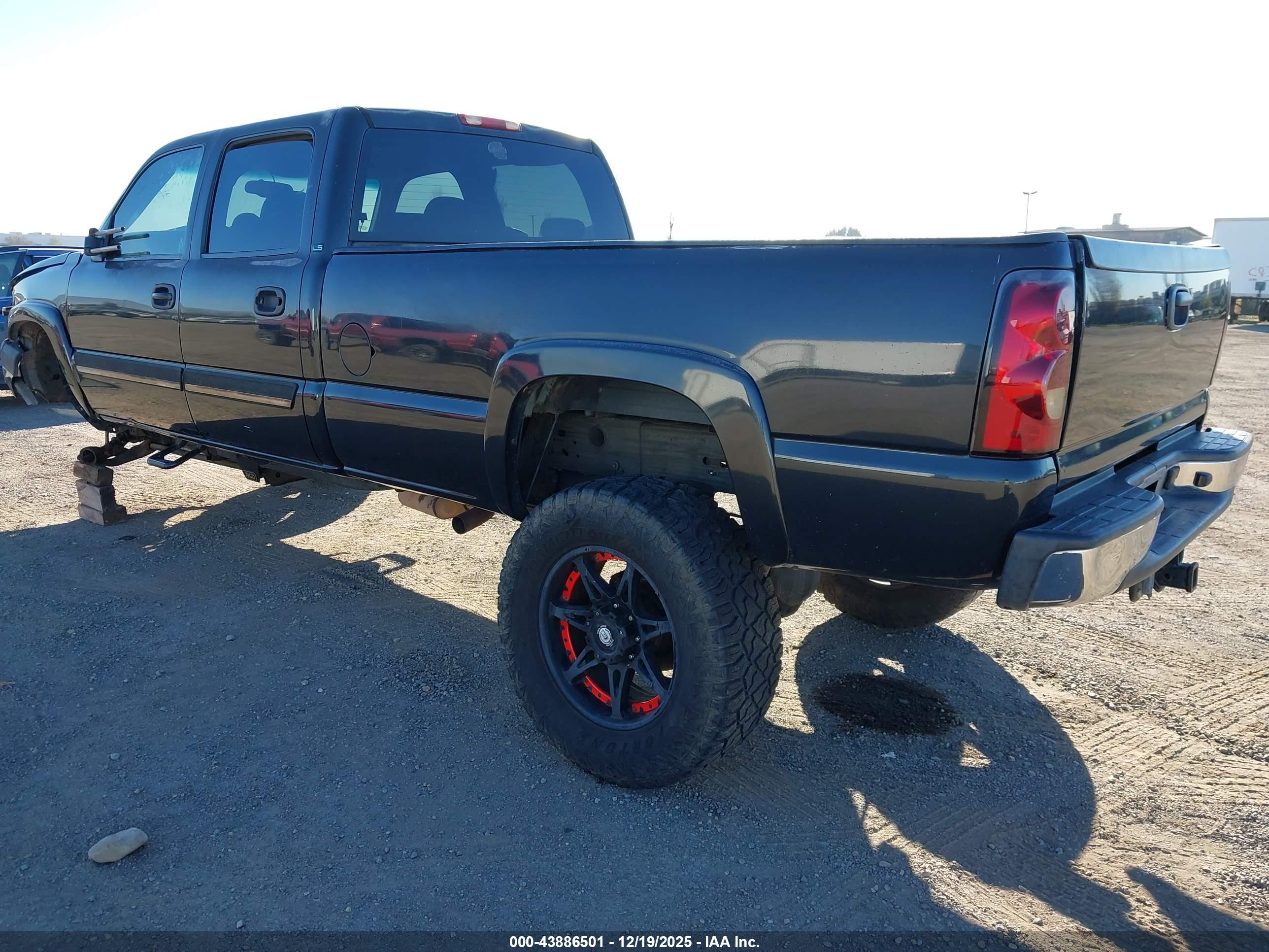 CHEVROLET SILVERADO image 3