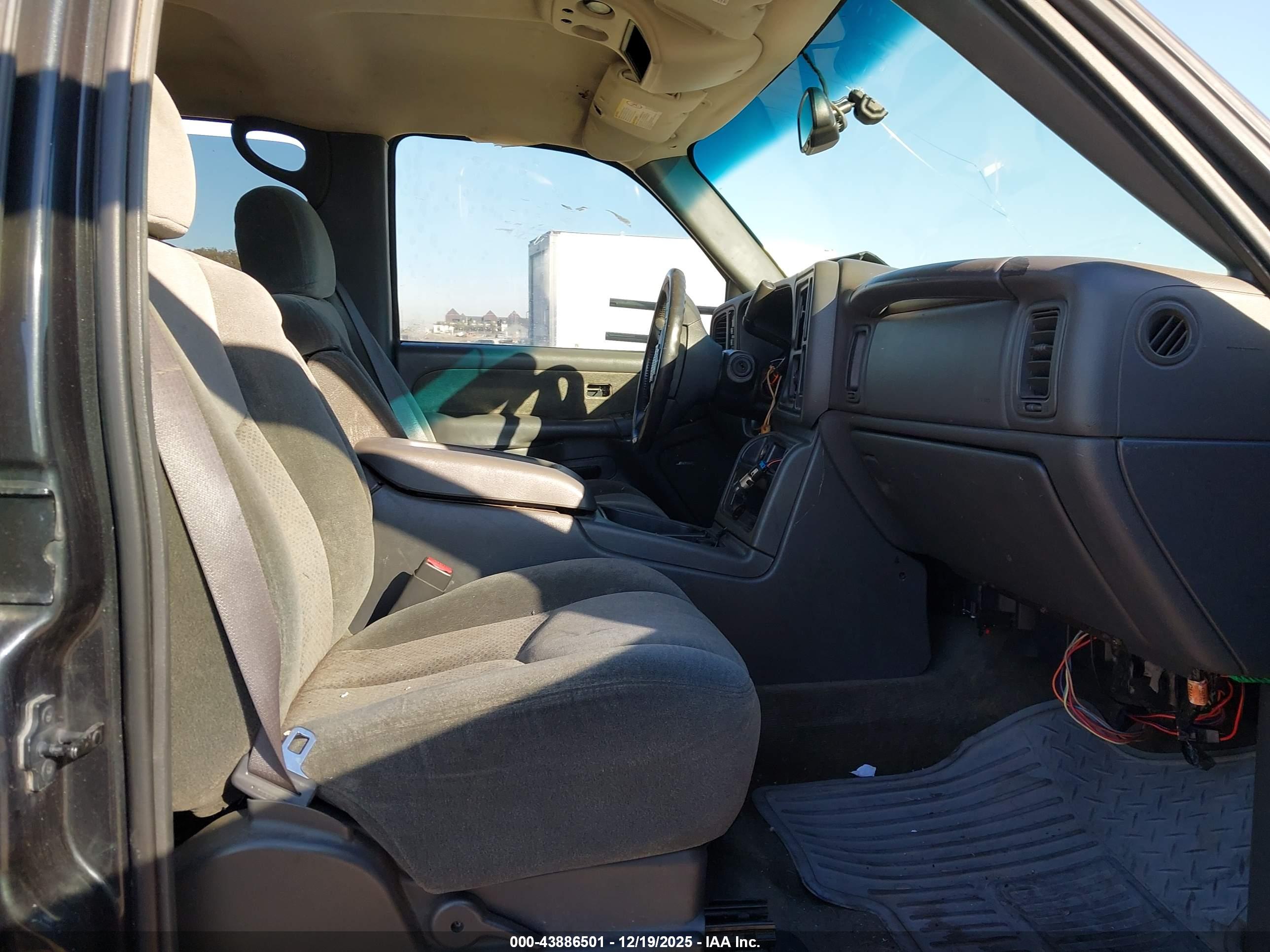 CHEVROLET SILVERADO image 5