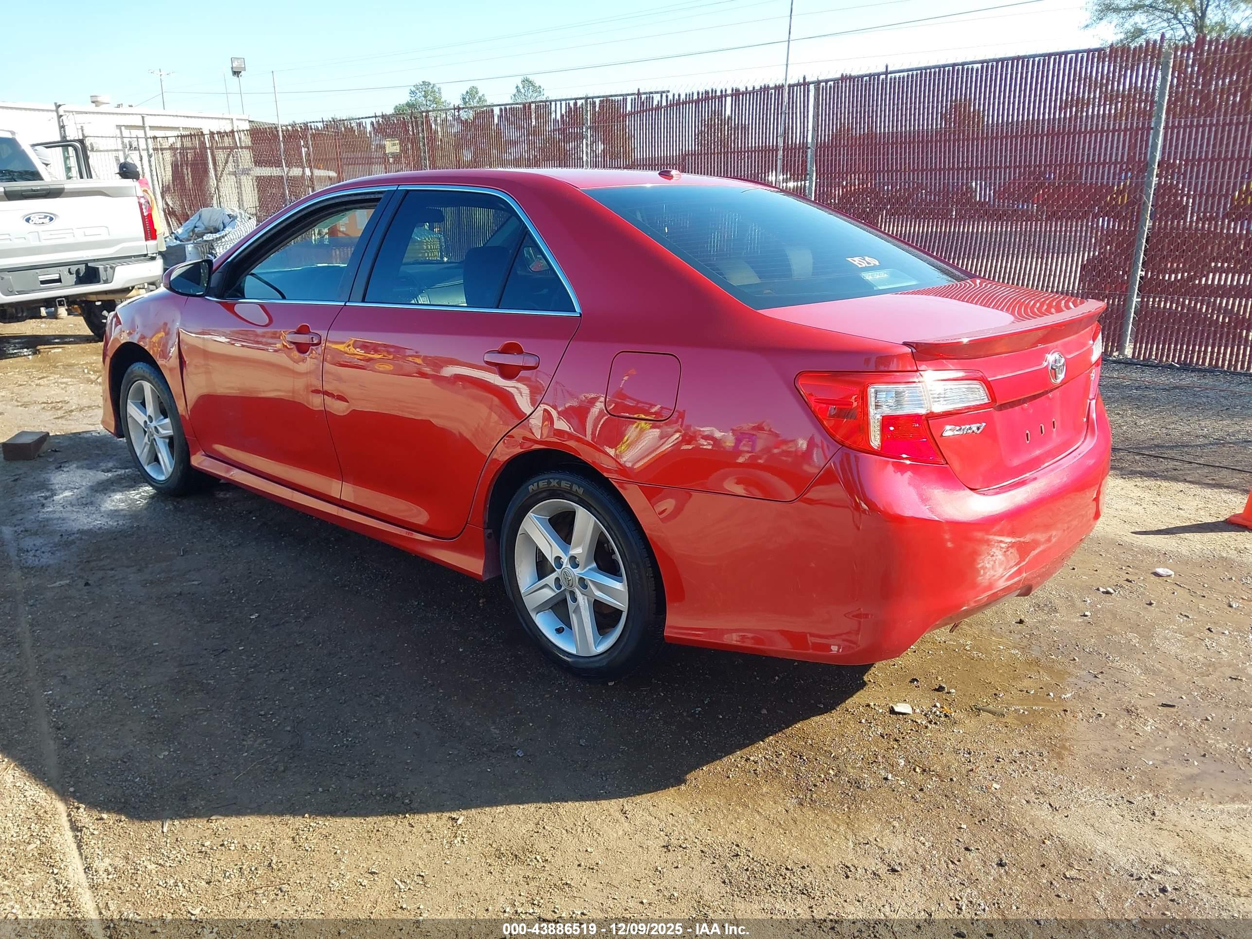 TOYOTA CAMRY image 3