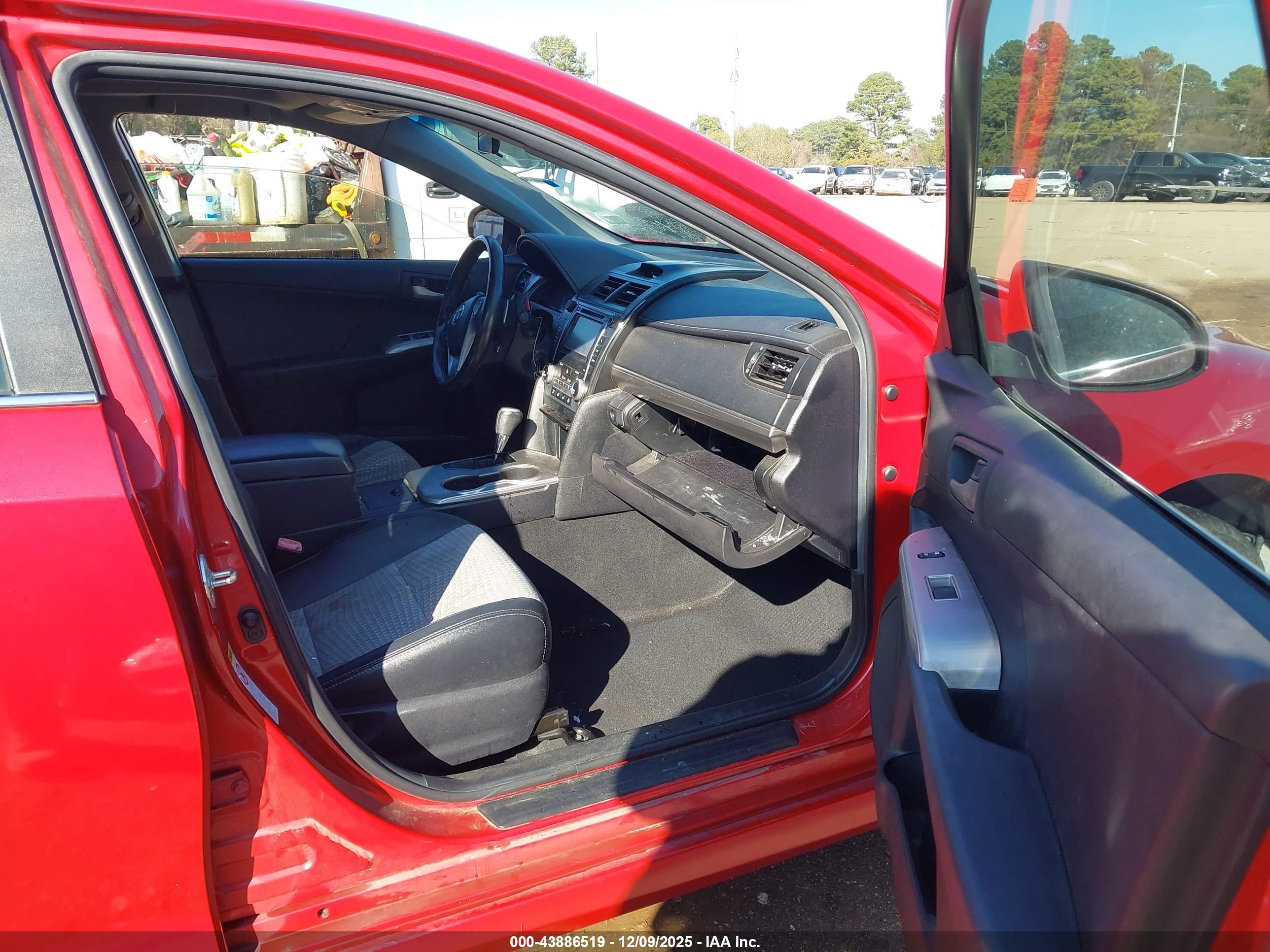 TOYOTA CAMRY image 5