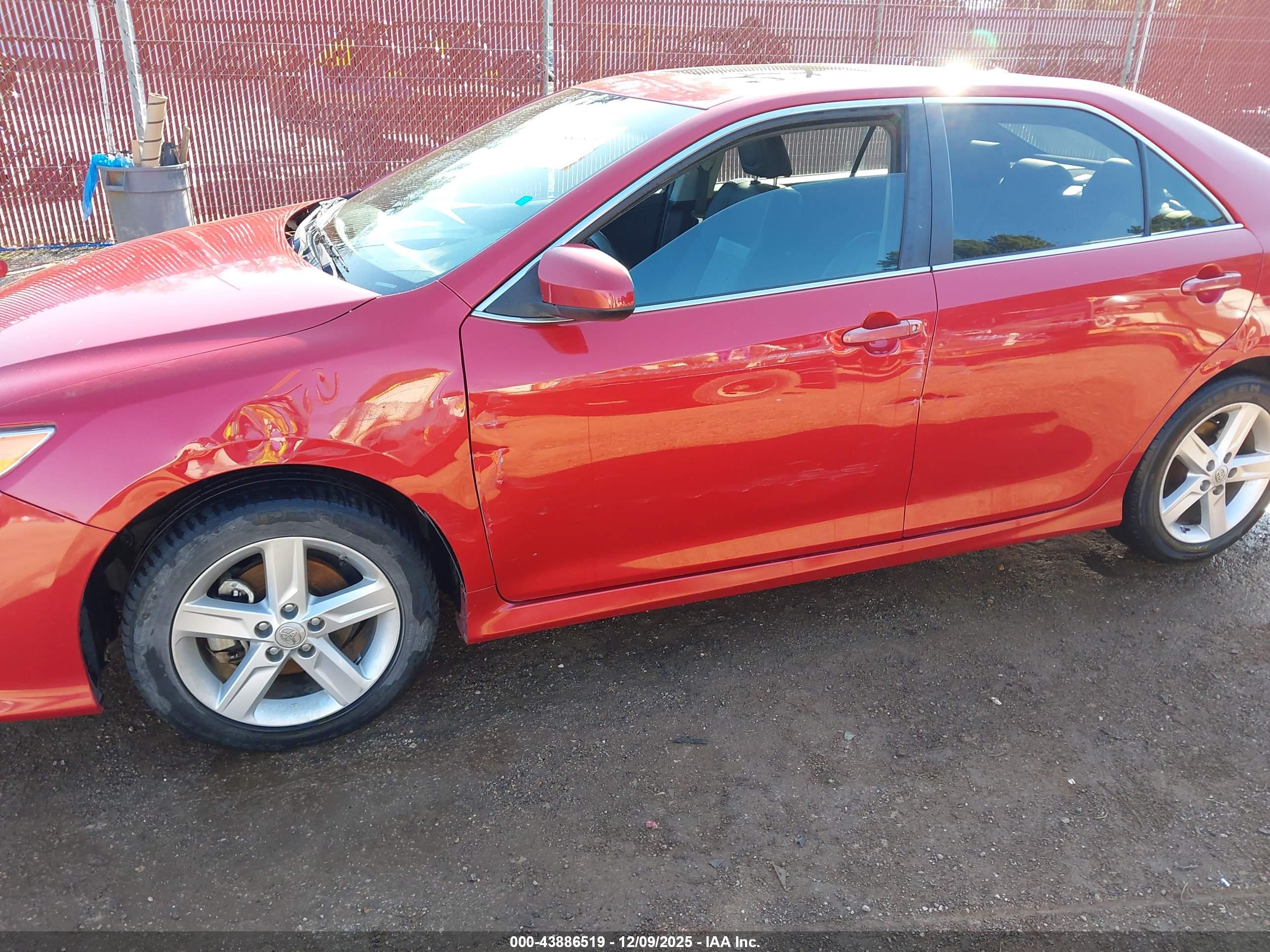 TOYOTA CAMRY image 6