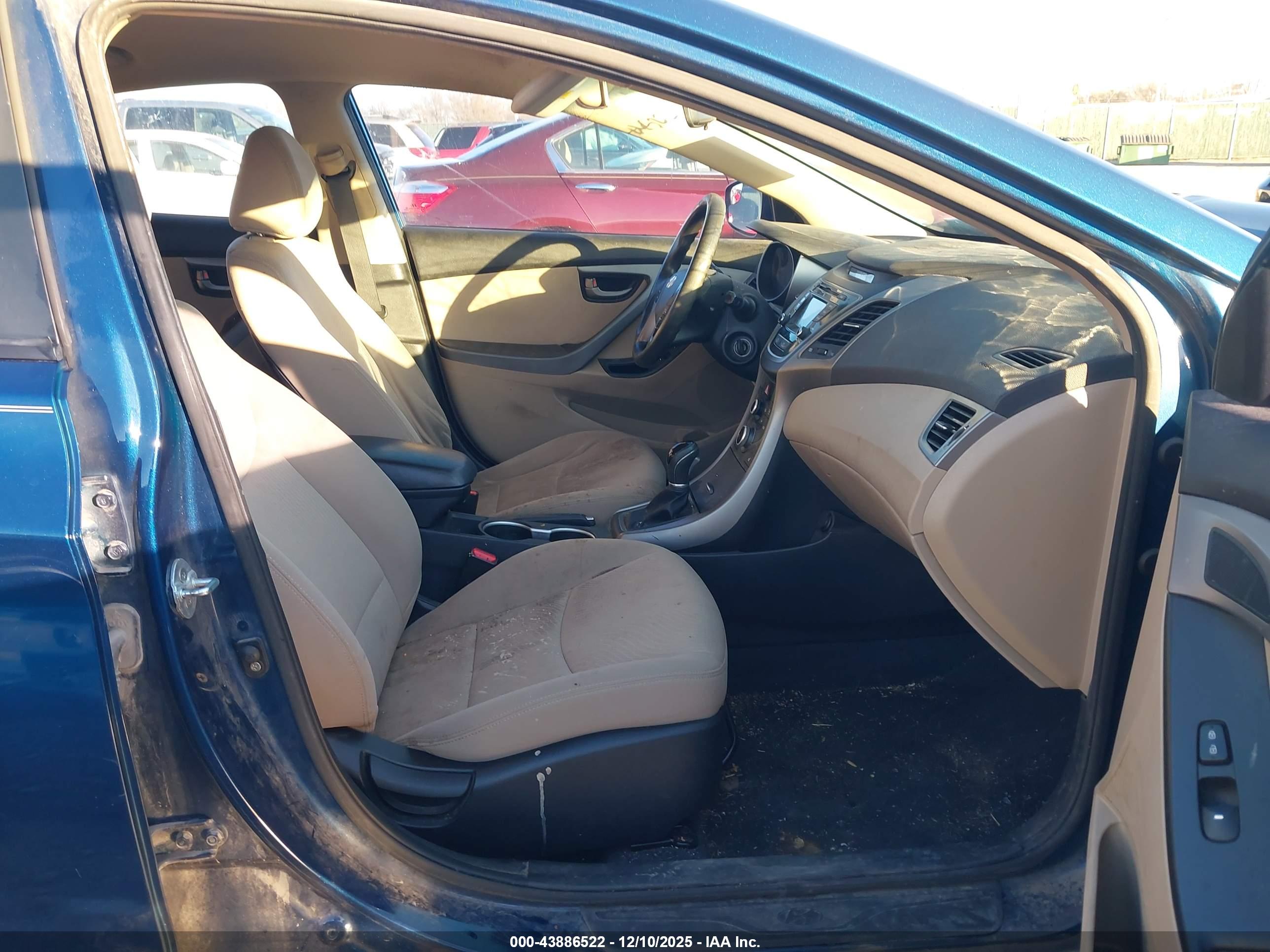 HYUNDAI ELANTRA image 5