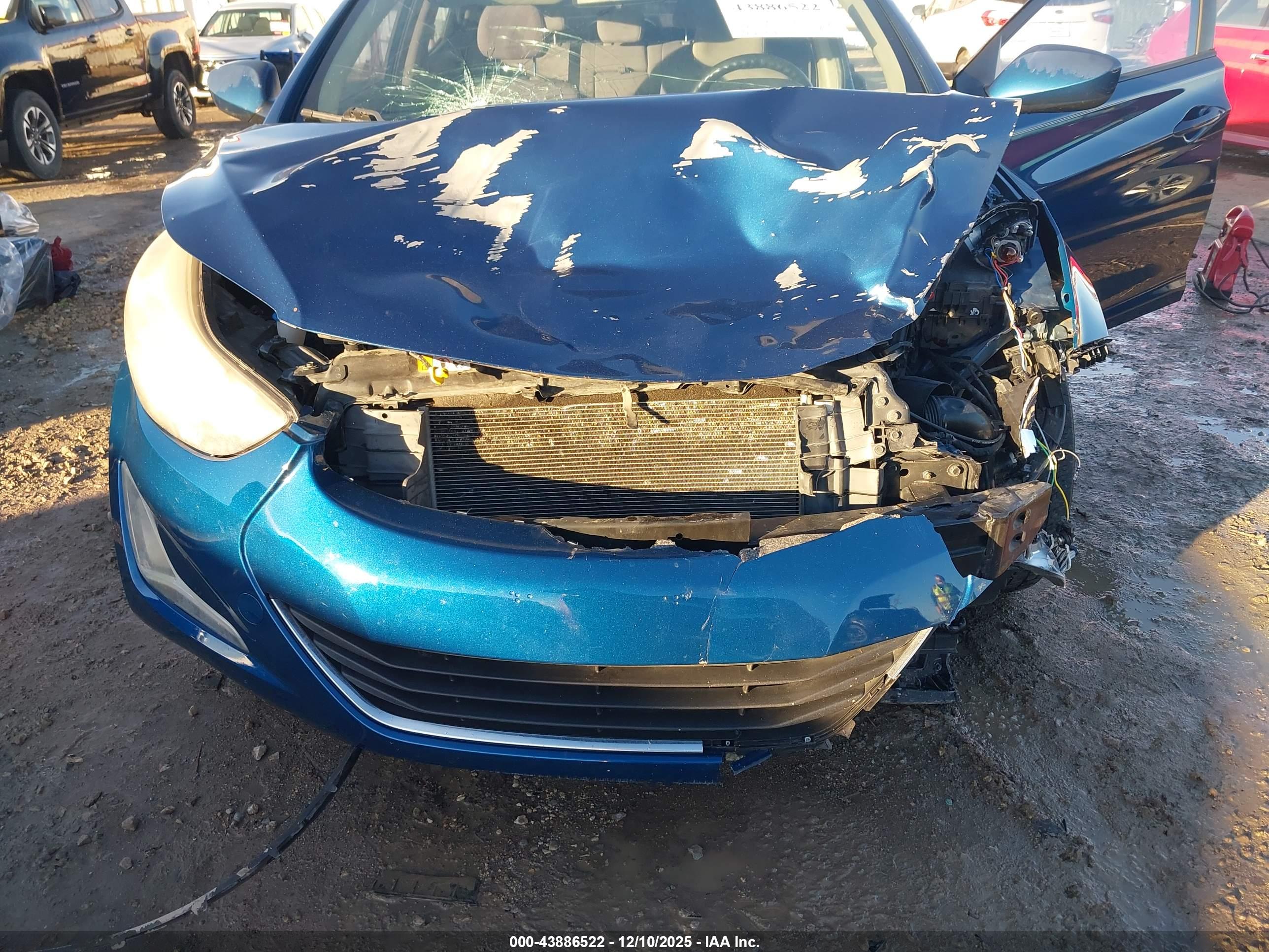 HYUNDAI ELANTRA image 6