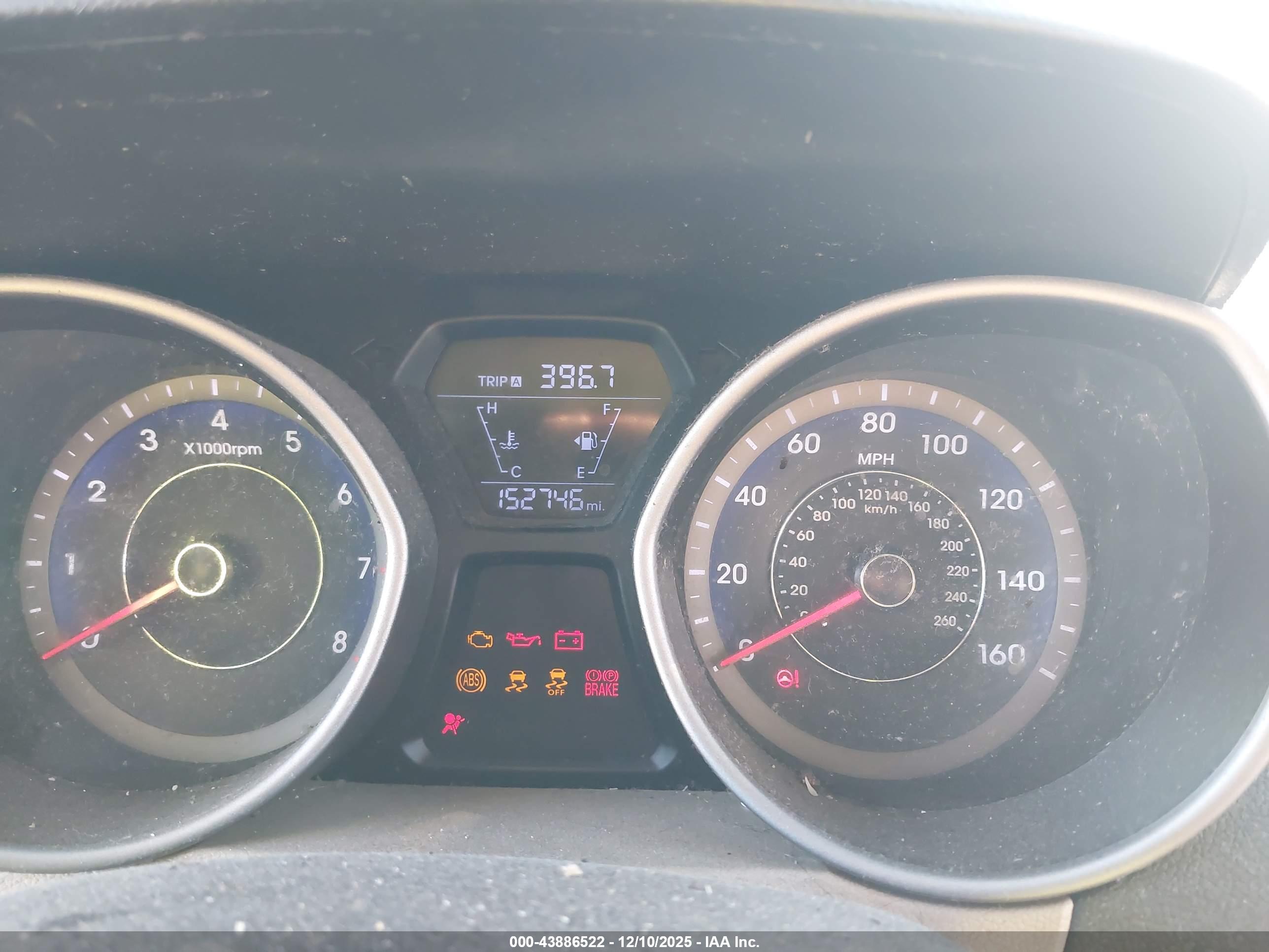 HYUNDAI ELANTRA image 7
