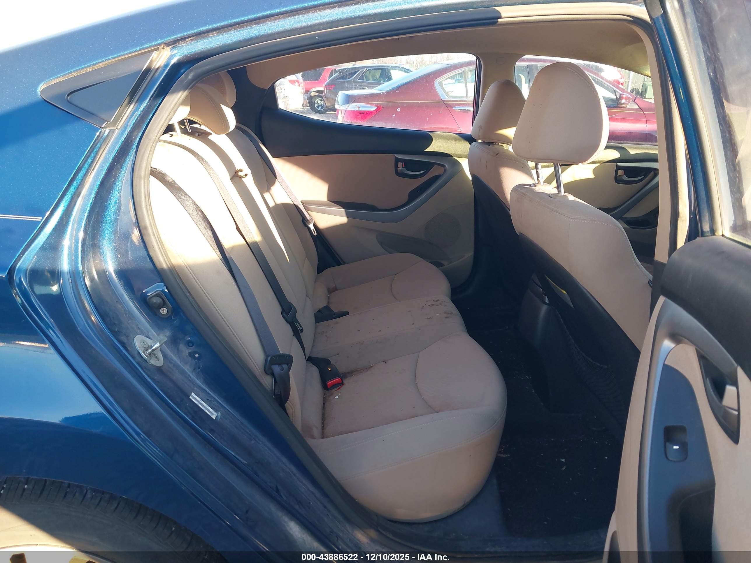 HYUNDAI ELANTRA image 8