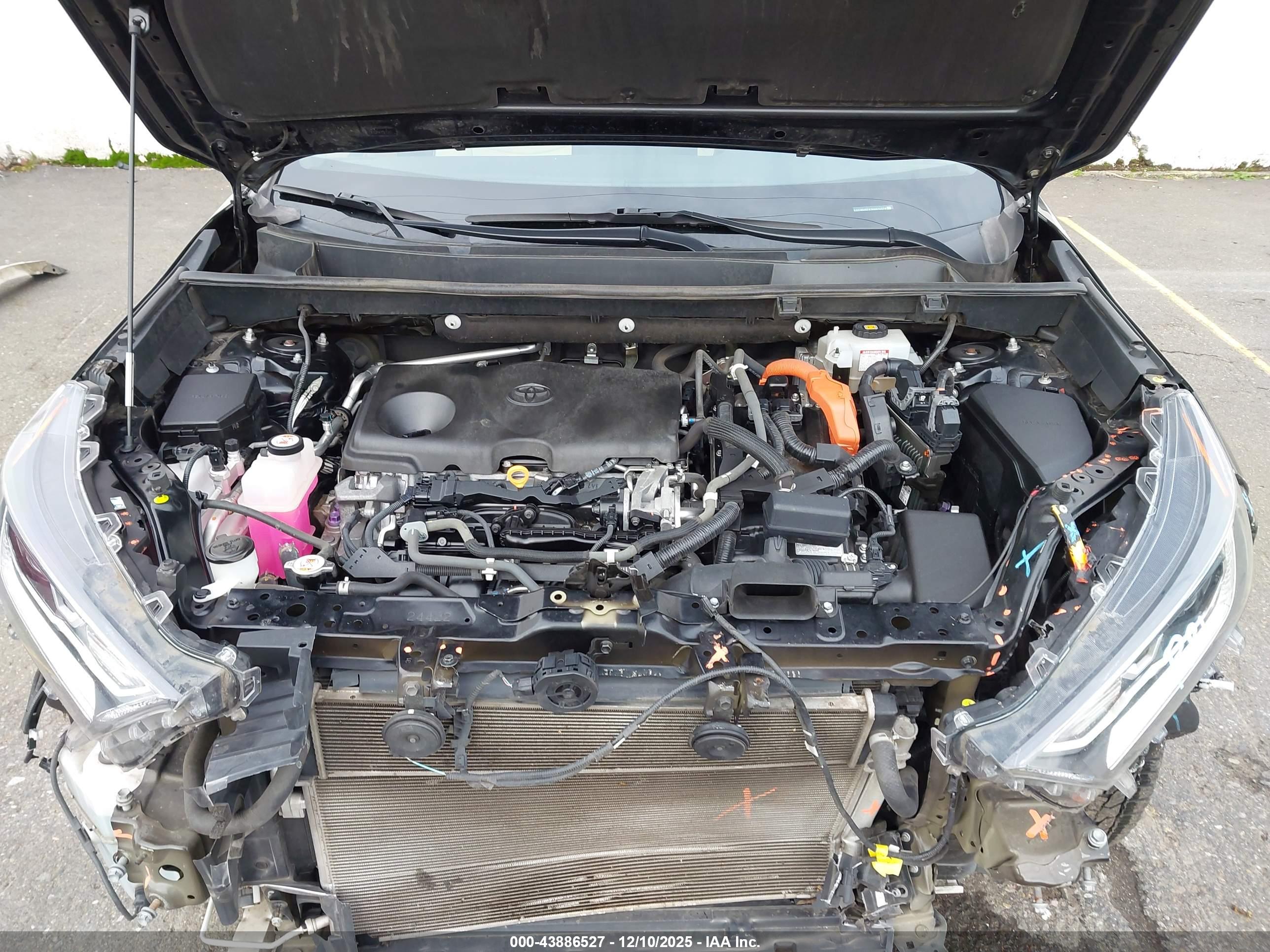 TOYOTA RAV4 image 10