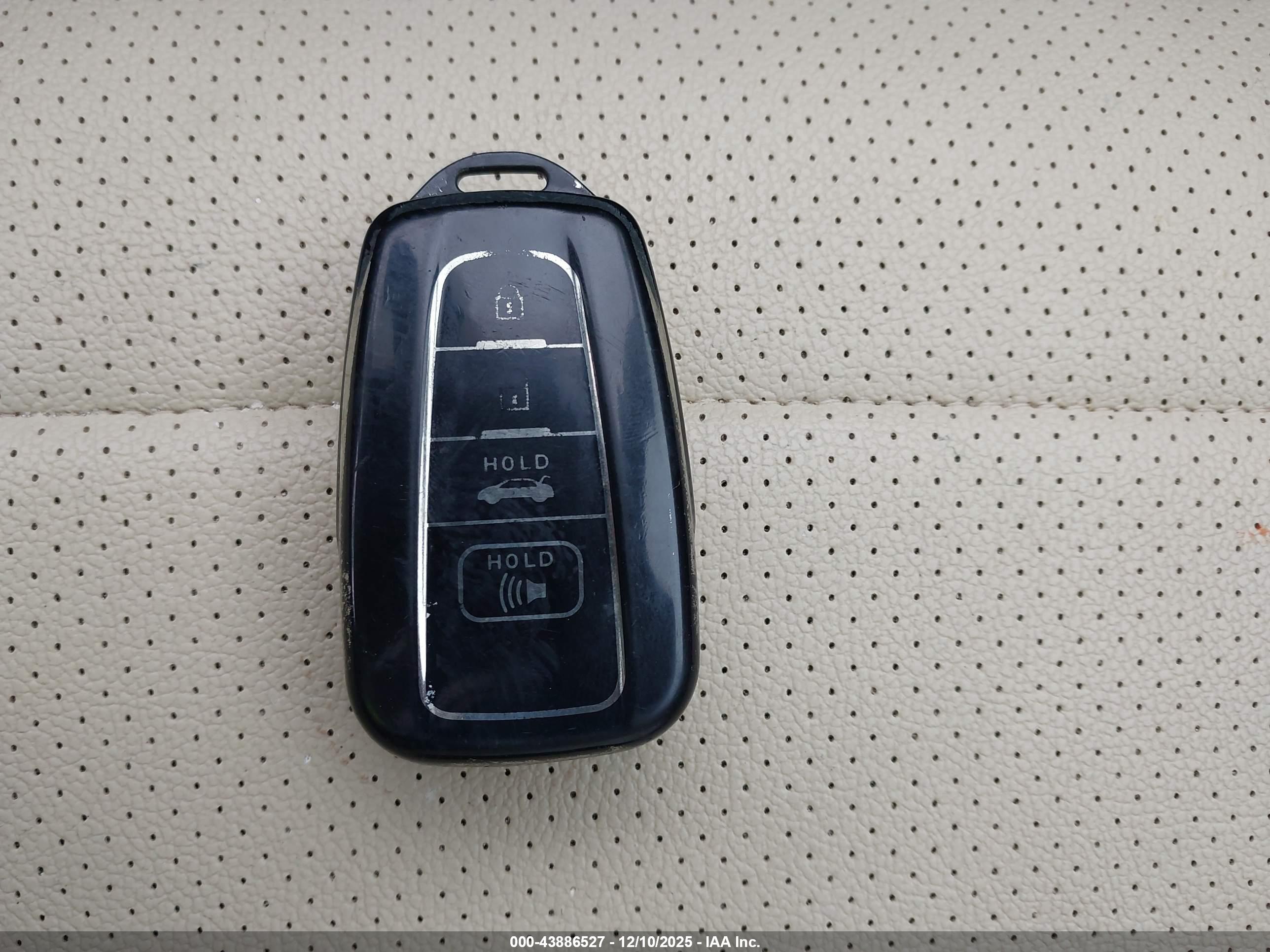 TOYOTA RAV4 image 11