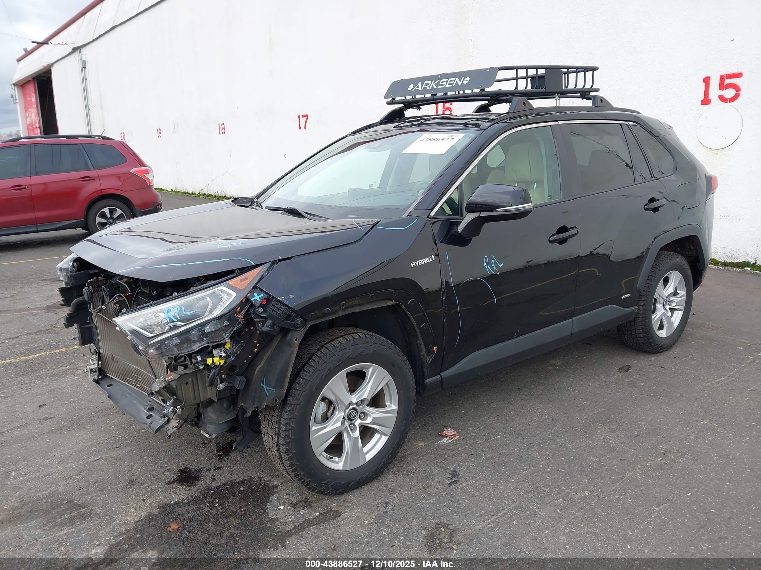 TOYOTA RAV4 image 2