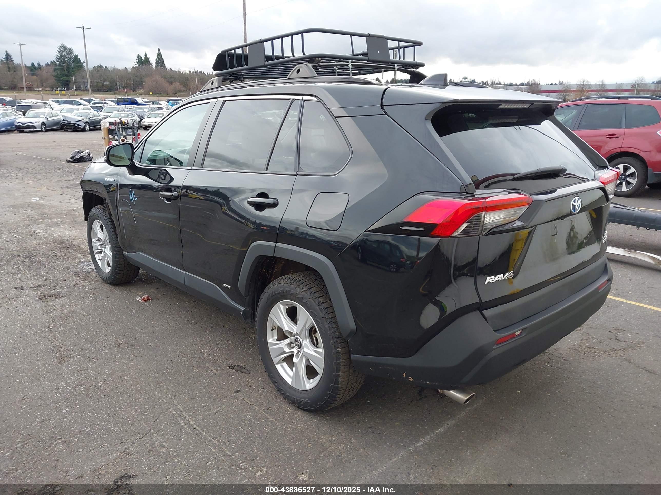 TOYOTA RAV4 image 3